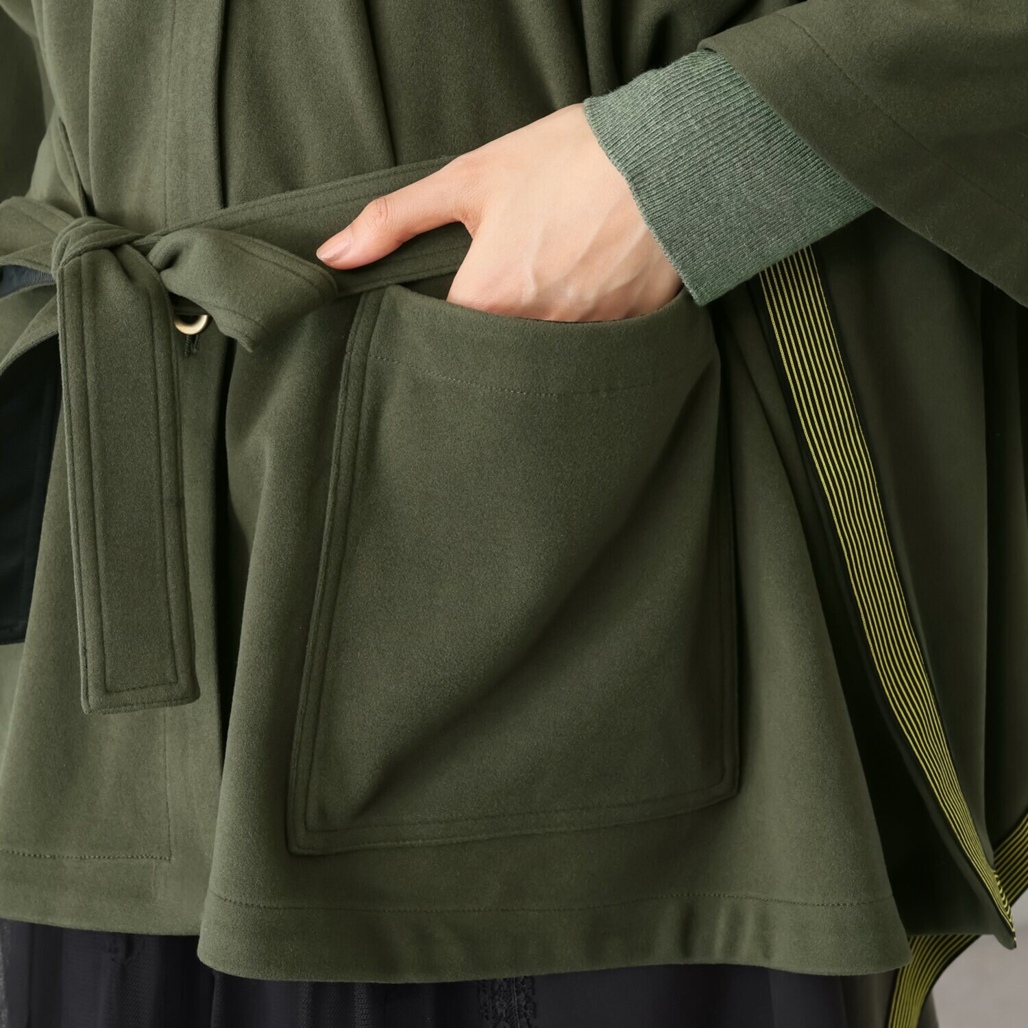 キョウコ　ヒガ フード付 マント風コート “羽織るブランケット”