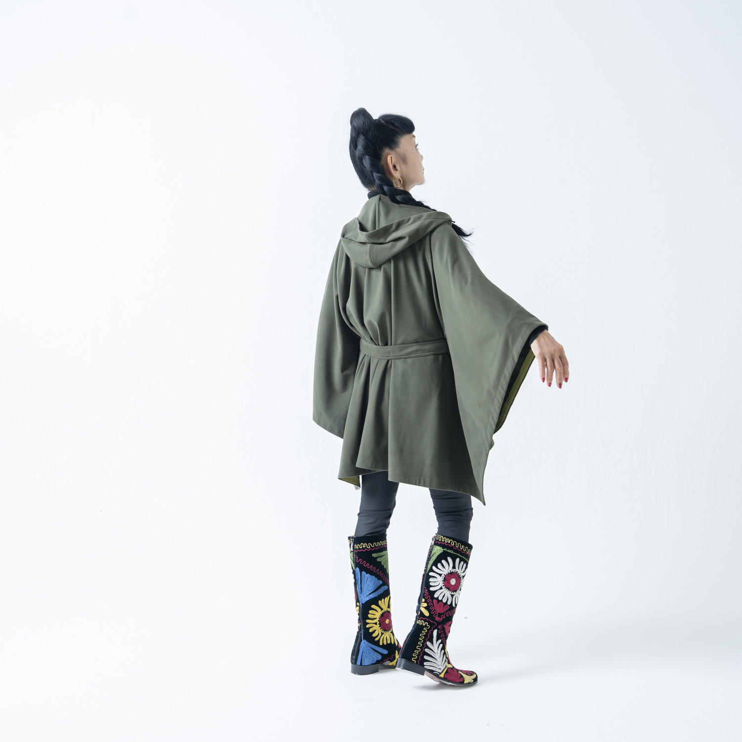 キョウコ　ヒガ フード付 マント風コート “羽織るブランケット”