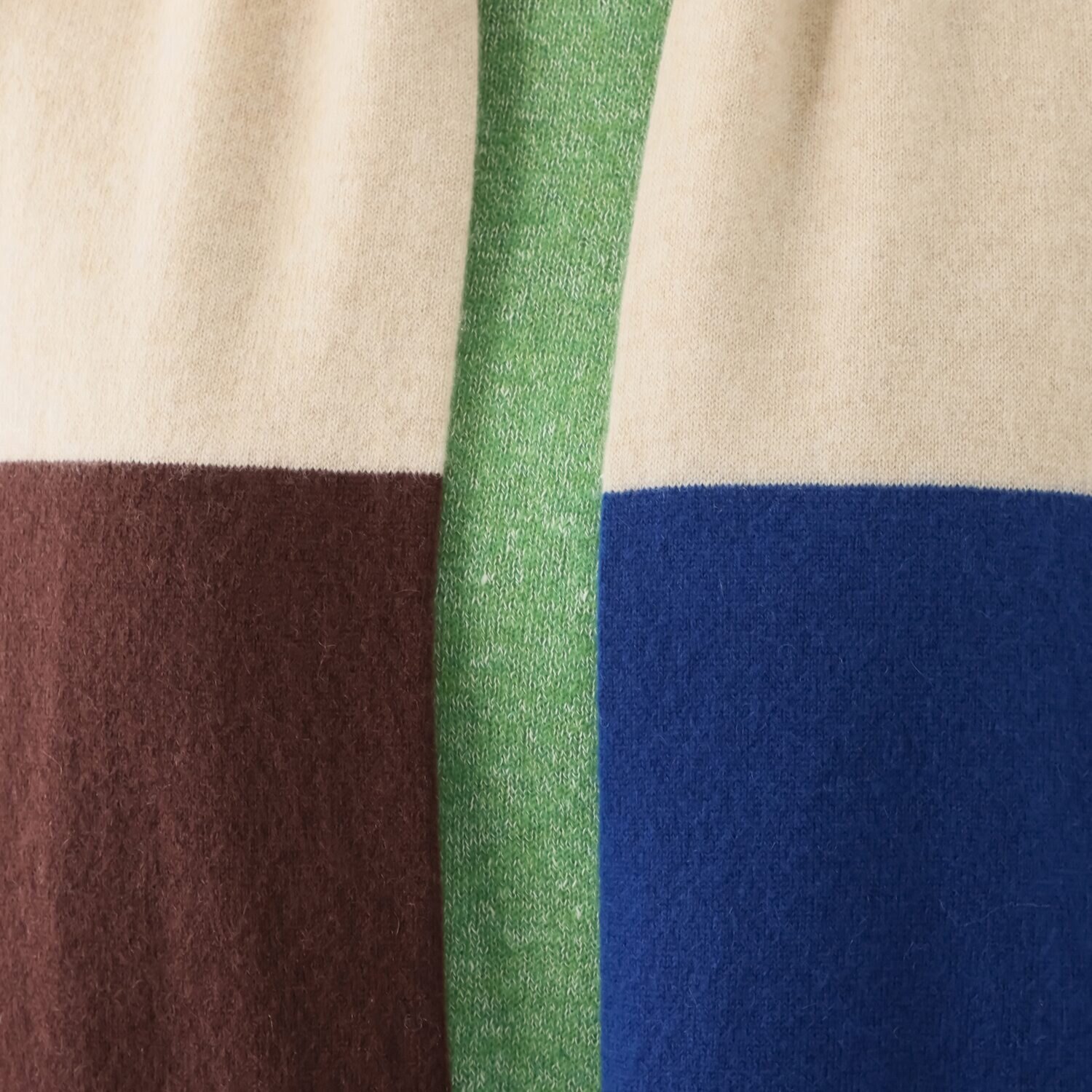 ＢＯＵＮＣＹ　ＢＯＮＤ 内モンゴル産 カシミヤ１００％ トリコロールデザイン ナローマフラー