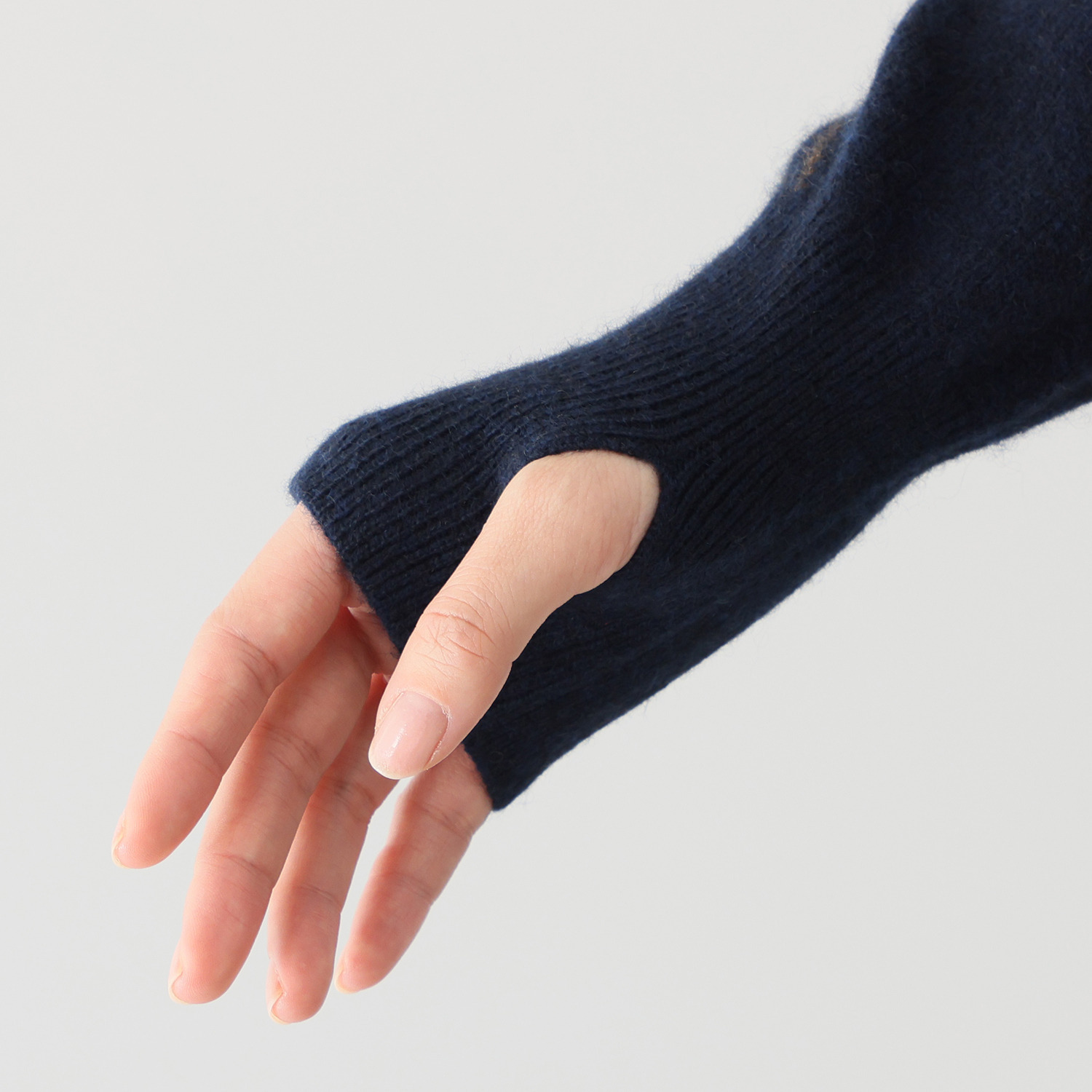 アズイズ　ビーマイセルフ バイ　ネイチャーズ モンゴルヤク サムホール付 アーガイル柄プルオーバー