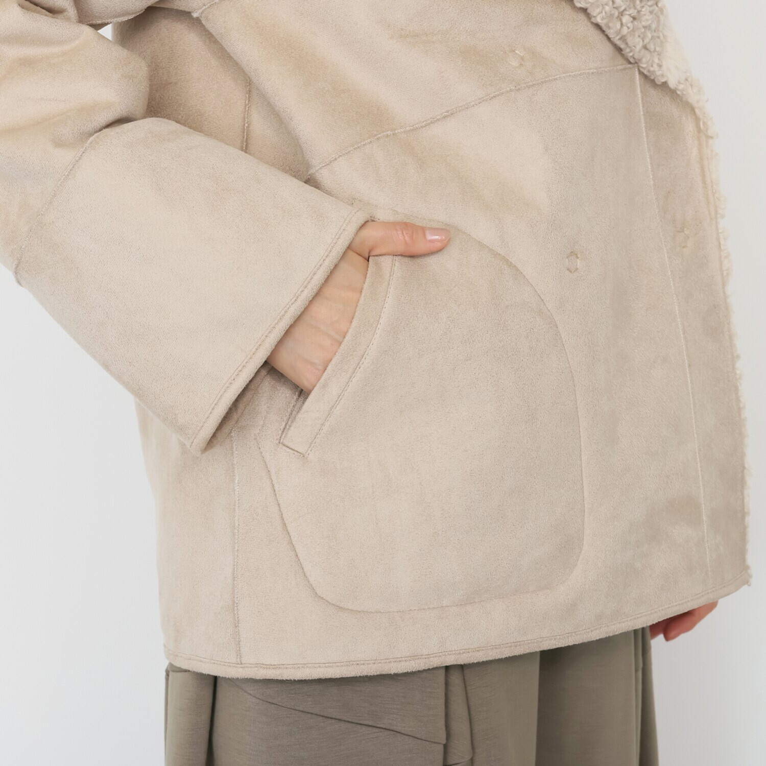 ゼラールスポーツ フェイクムートン リバーシブルで楽しめる ファー切替デザイン ピーコート