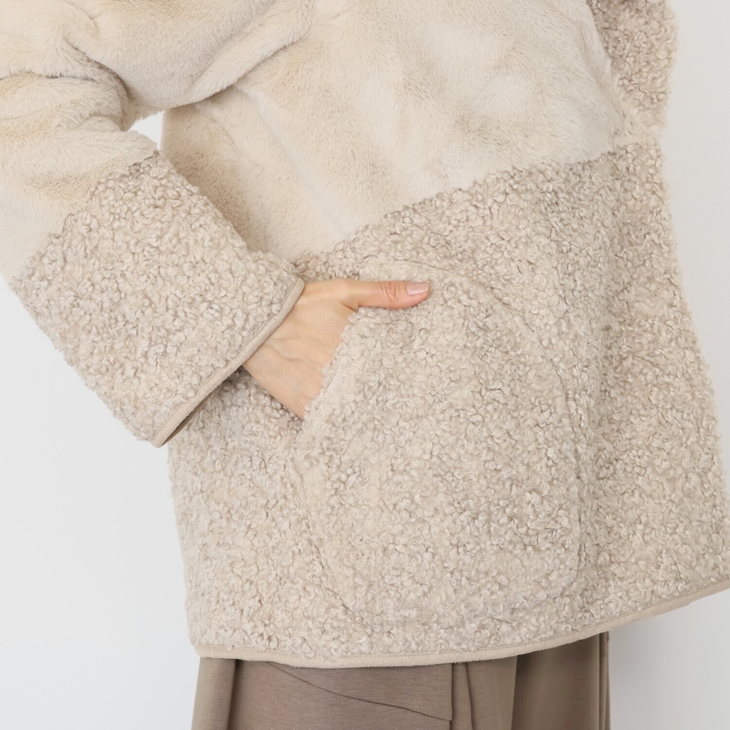 ゼラールスポーツ フェイクムートン リバーシブルで楽しめる ファー切替デザイン ピーコート