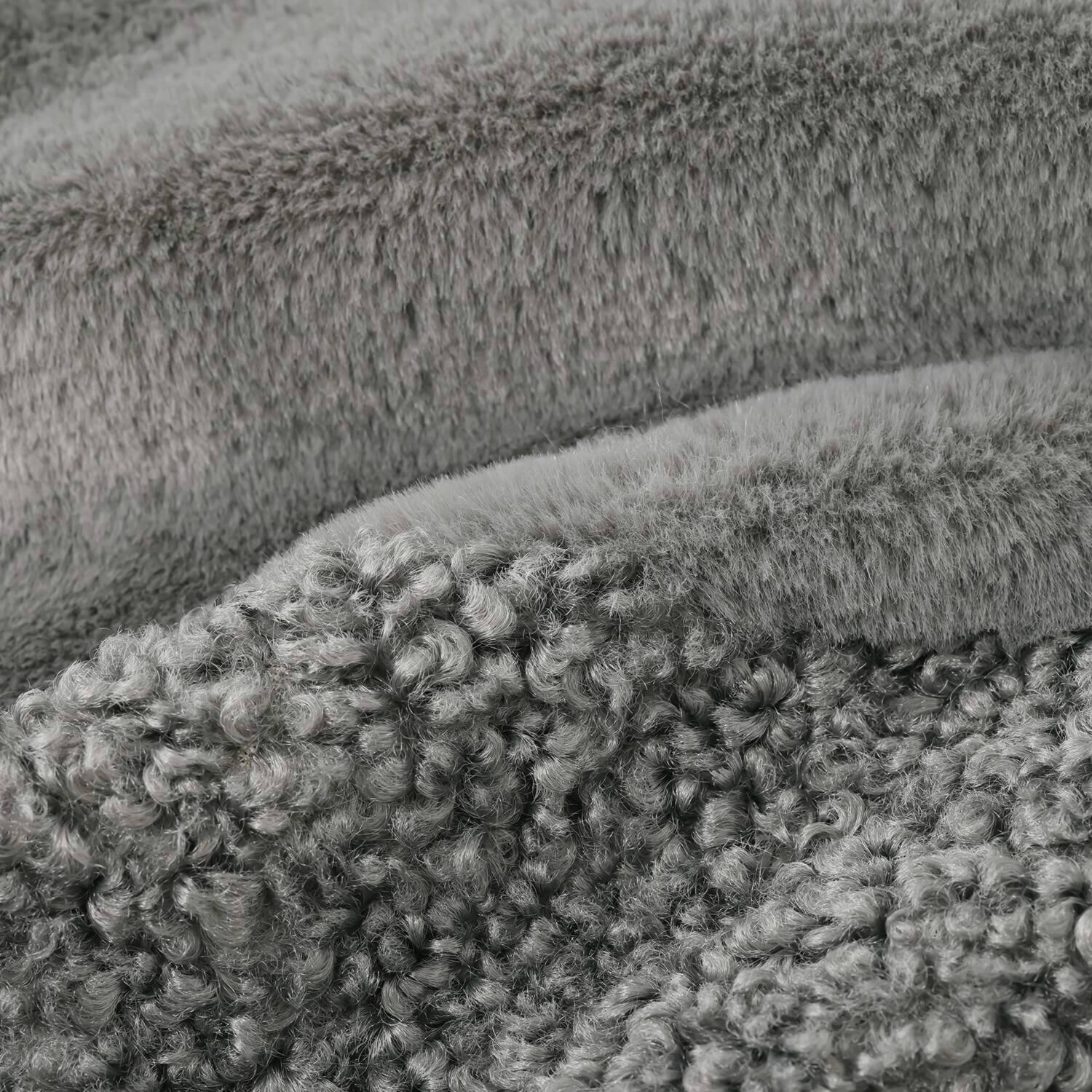 ゼラールスポーツ フェイクムートン リバーシブルで楽しめる ファー切替デザイン ピーコート