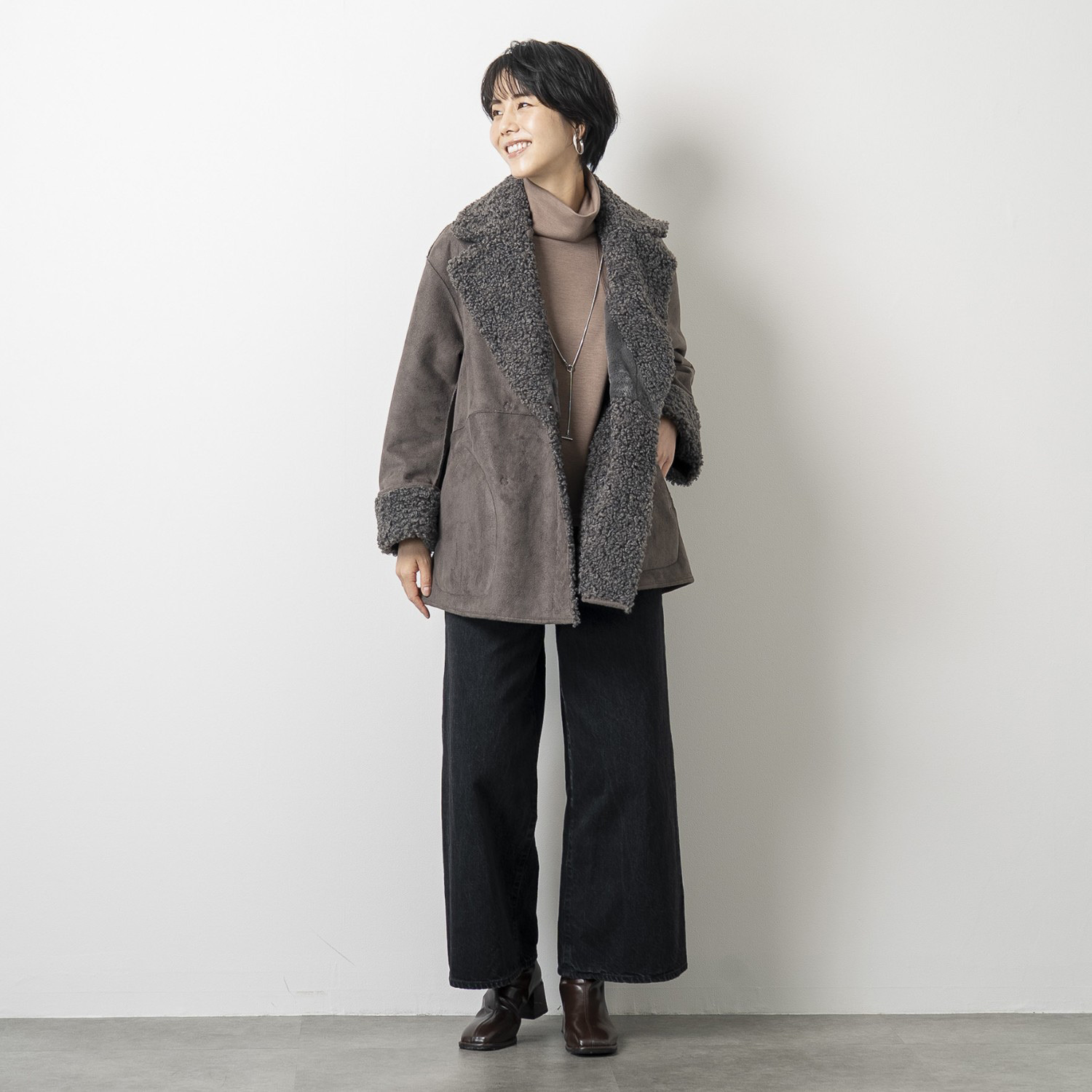 ゼラールスポーツ フェイクムートン リバーシブルで楽しめる ファー切替デザイン ピーコート