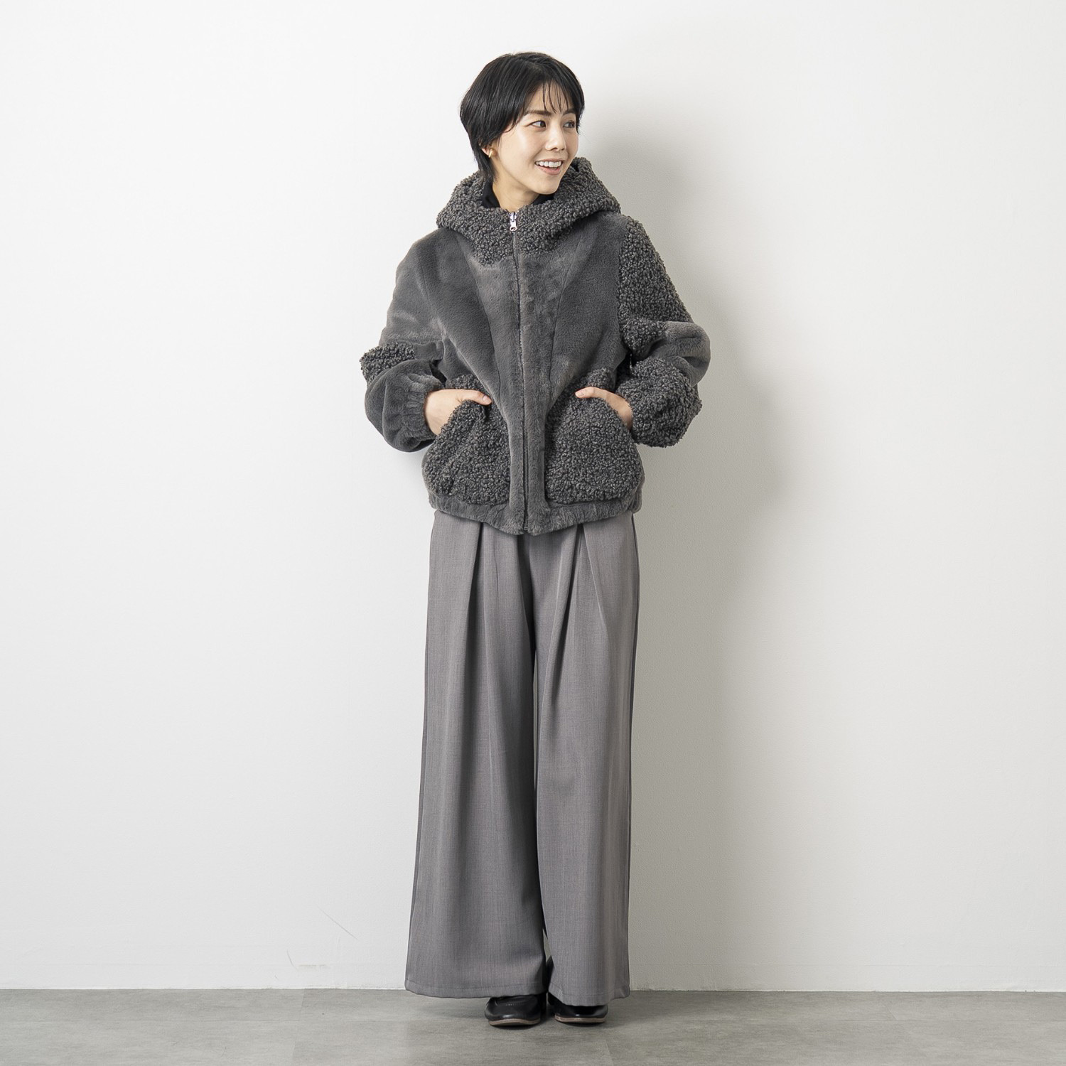 ゼラールスポーツ フェイクムートン リバーシブルで楽しめる ファー切替デザイン 裾ギャザー フーディーブルゾン