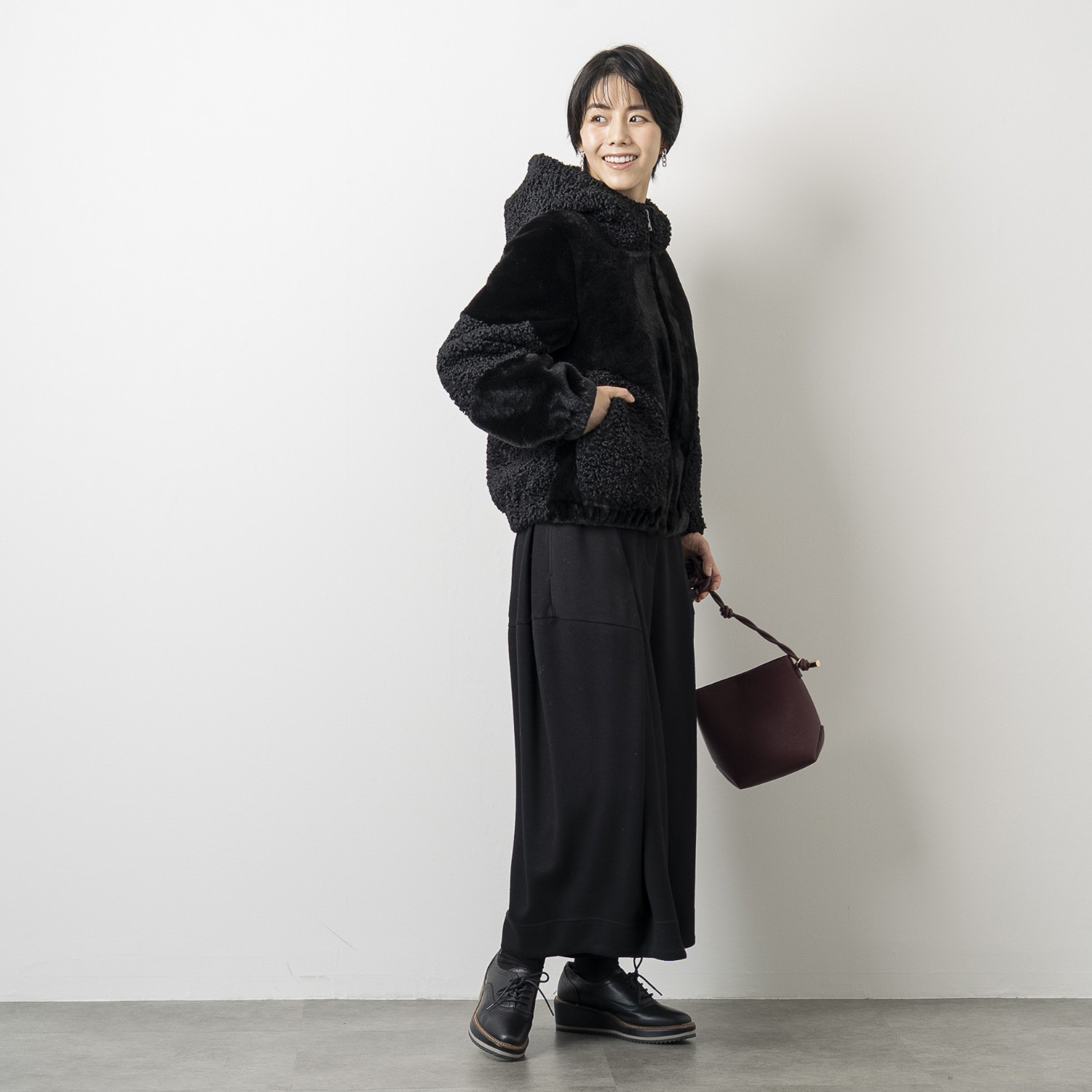 ゼラールスポーツ フェイクムートン リバーシブルで楽しめる ファー切替デザイン 裾ギャザー フーディーブルゾン