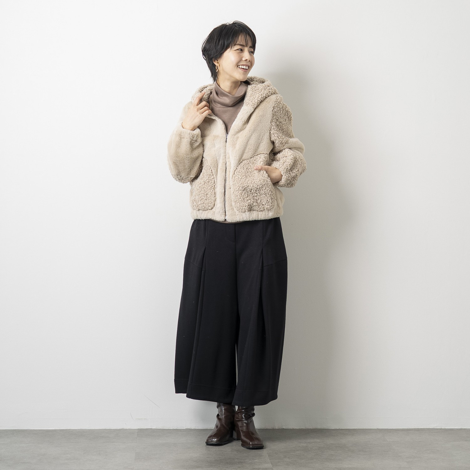 ゼラールスポーツ フェイクムートン リバーシブルで楽しめる ファー切替デザイン 裾ギャザー フーディーブルゾン