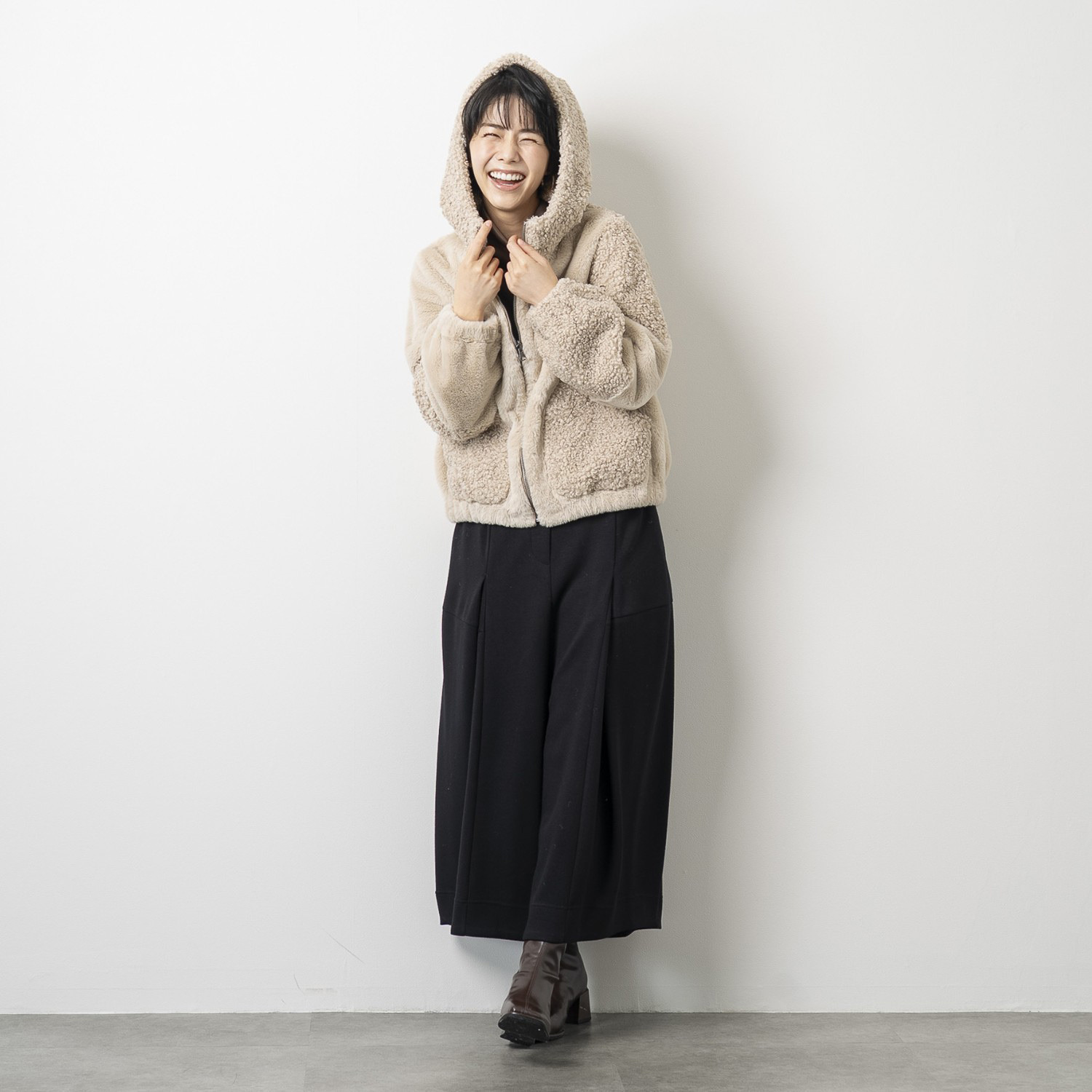 ゼラールスポーツ フェイクムートン リバーシブルで楽しめる ファー切替デザイン 裾ギャザー フーディーブルゾン