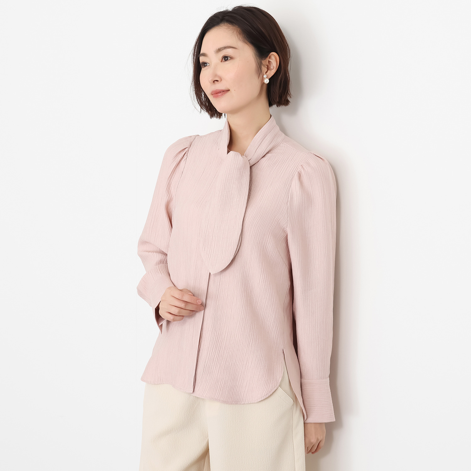 キリ　エ　キリ 楊柳シャインマテリアル ボウタイ付 ブラウス