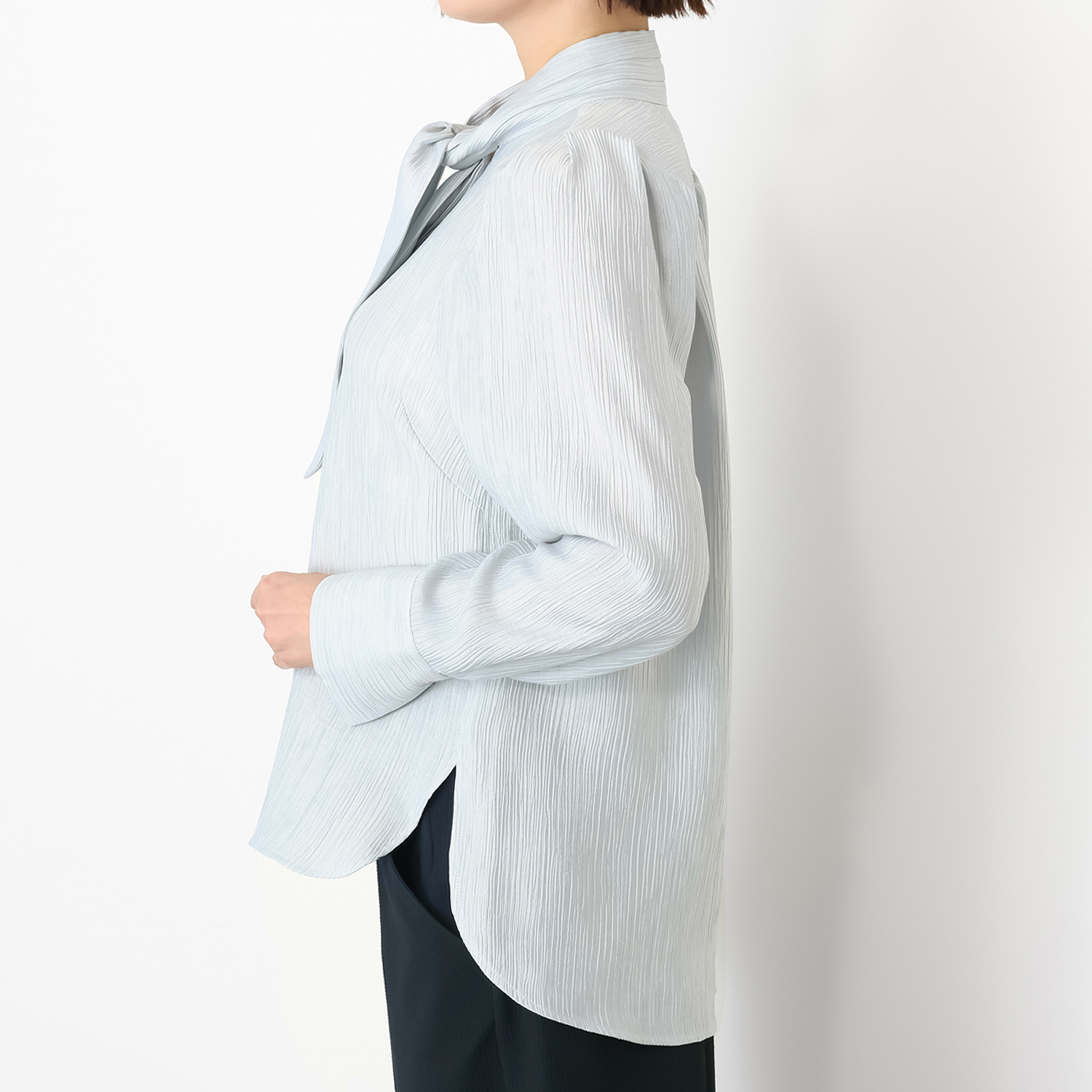 キリ　エ　キリ 楊柳シャインマテリアル ボウタイ付 ブラウス