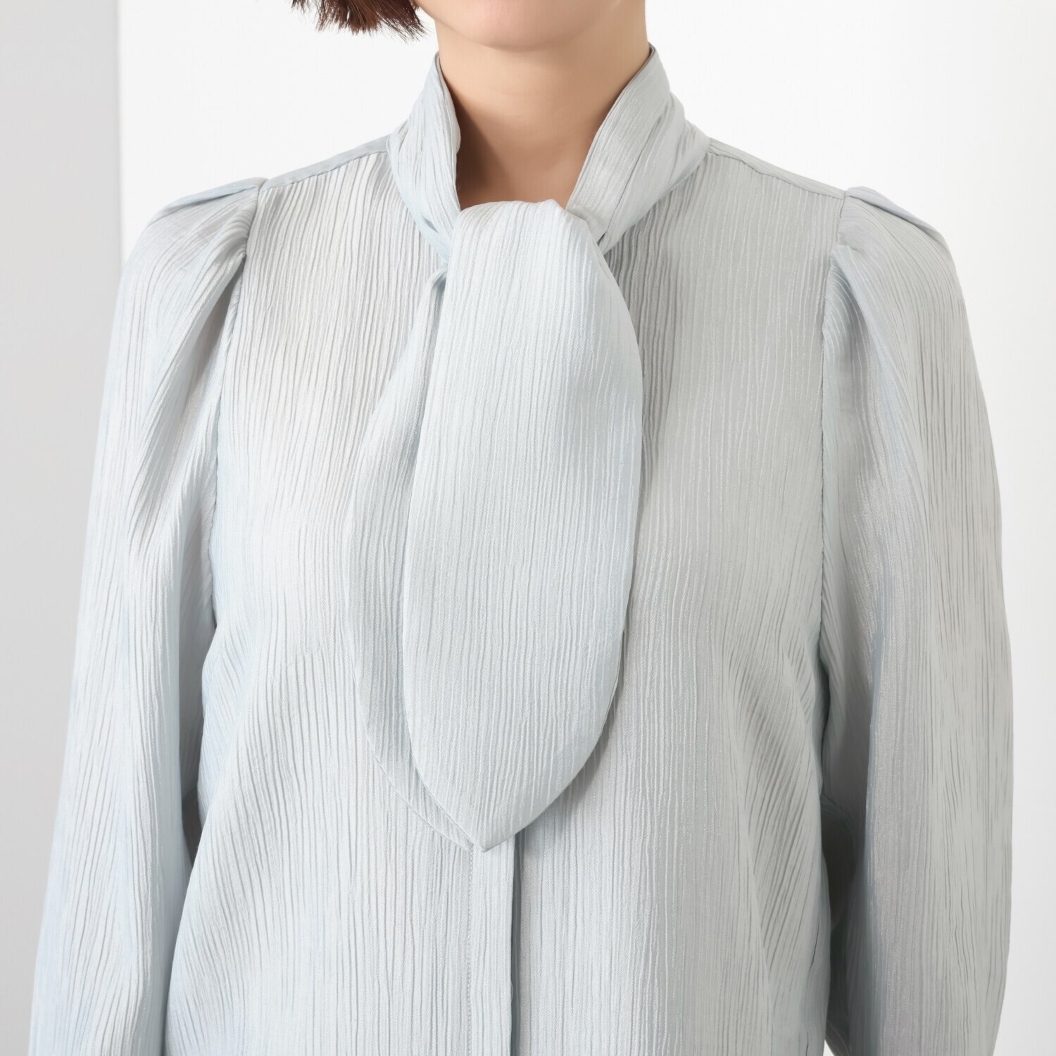 キリ　エ　キリ 楊柳シャインマテリアル ボウタイ付 ブラウス