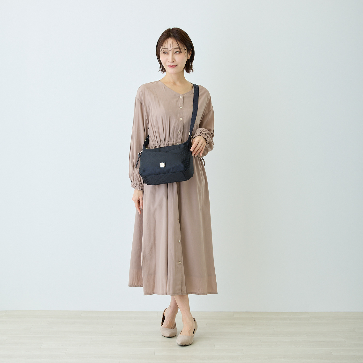 クリスチャン　オリビエ はっ水ジャガード モノグラム柄 クロスポケット 軽量ショルダーバッグ   
