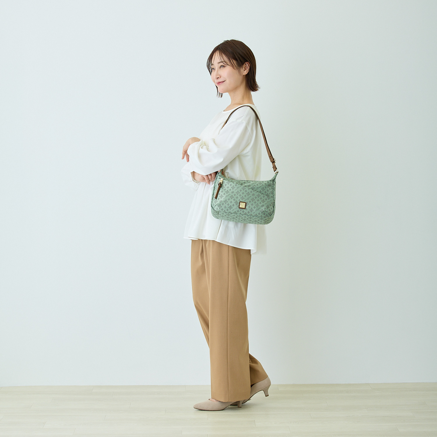 クリスチャン　オリビエ はっ水ジャガード モノグラム柄 クロスポケット 軽量ショルダーバッグ   
