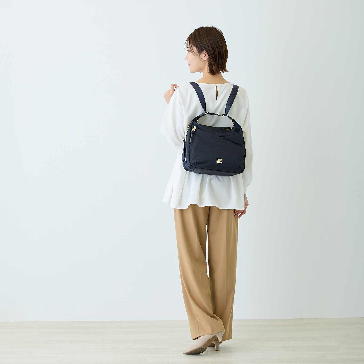 クリスチャン　オリビエ はっ水ジャガード モノグラム柄 クロスポケット 軽量２ウェイ ショルダーリュック  
