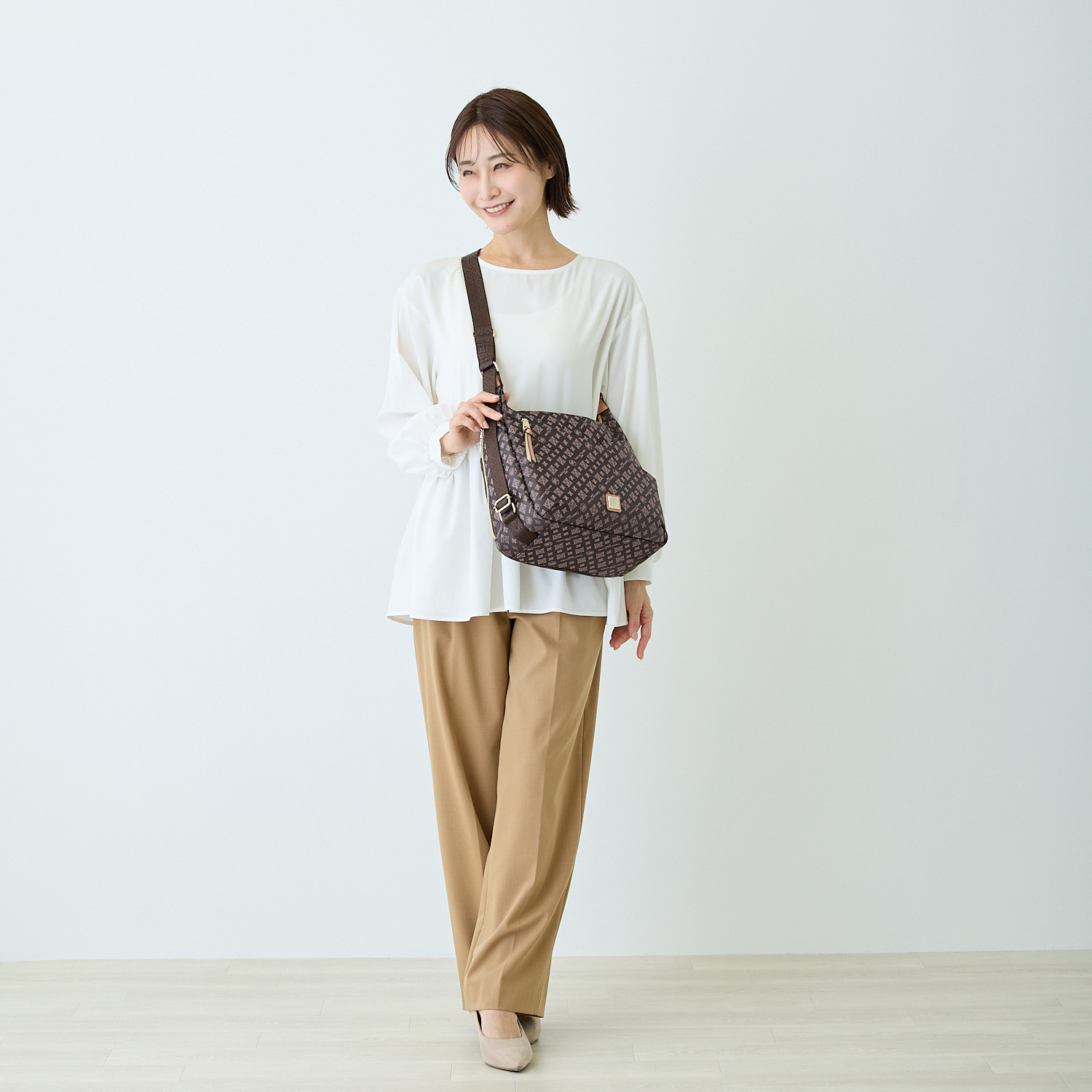 クリスチャン　オリビエ はっ水ジャガード モノグラム柄 クロスポケット 軽量２ウェイ ショルダーリュック  
