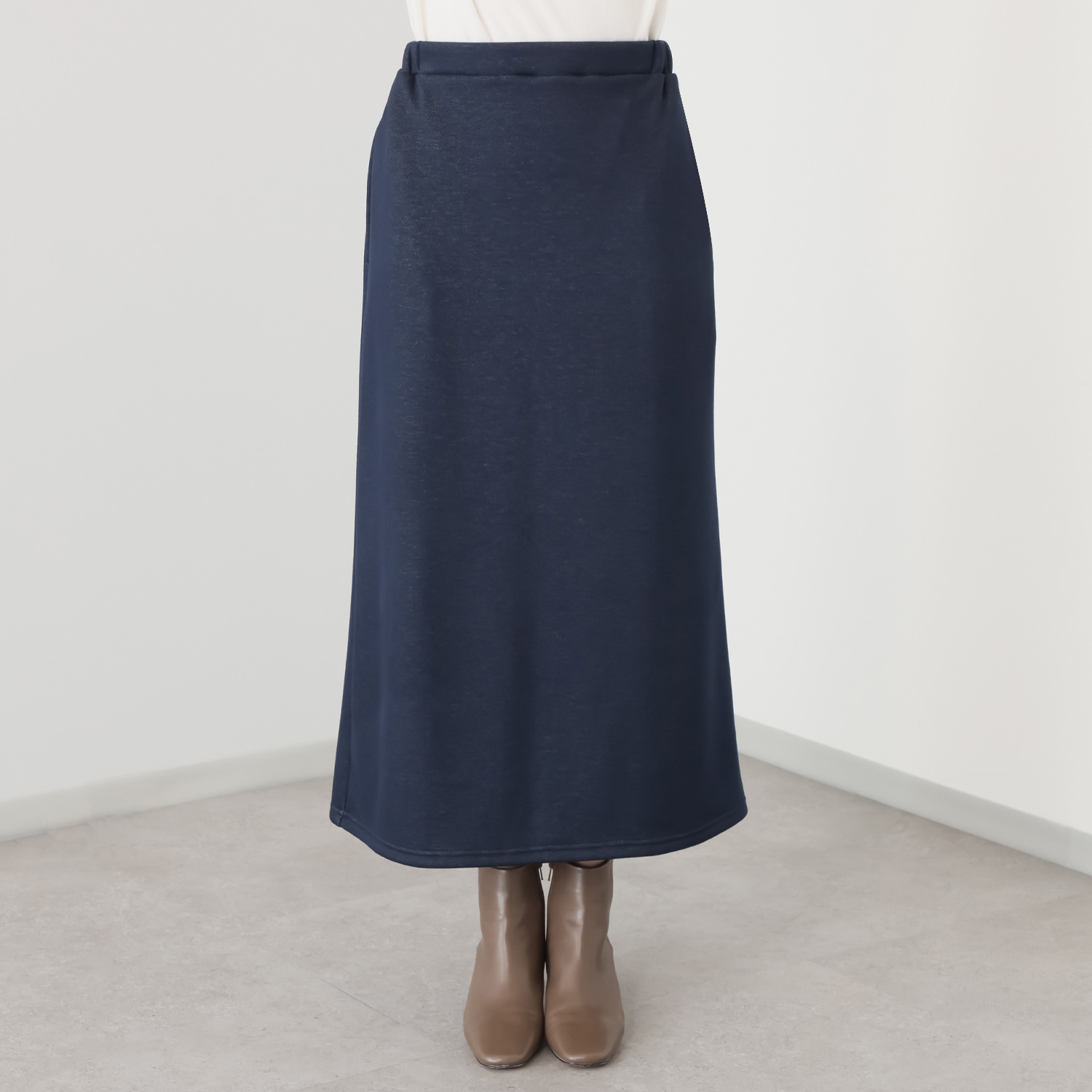 ココンライフ　ドゥ 吸湿発熱・吸放湿 “マジックエア” 裏シャギーデニム調 ロングスカート