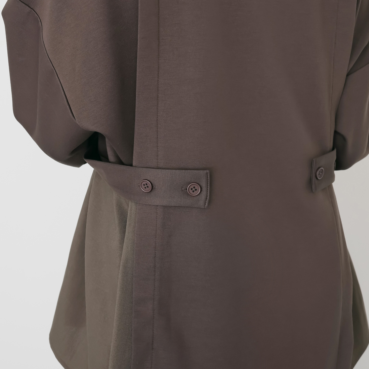 ヨーコモリモト スタイリッシュに スタイルアップが叶う デザインプルオーバー