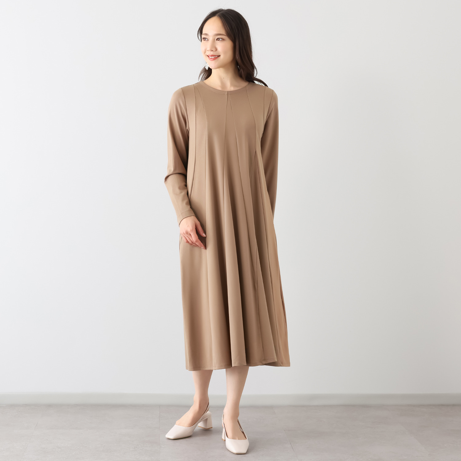 ヤエアジュテ アシンメトリー＆フレアー 華やぐモードスタイル デザインワンピース