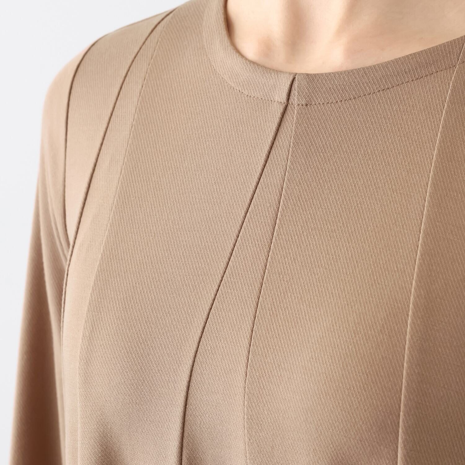 ヤエアジュテ アシンメトリー＆フレアー 華やぐモードスタイル デザインワンピース