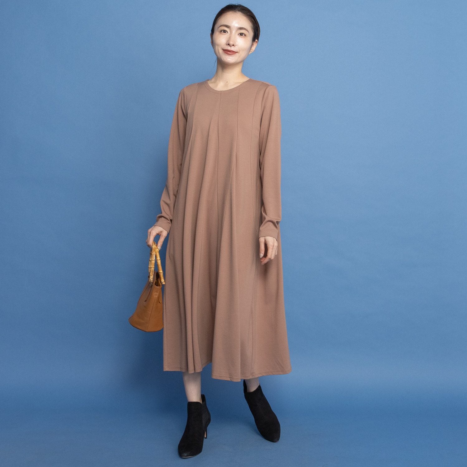 ヤエアジュテ アシンメトリー＆フレアー 華やぐモードスタイル デザインワンピース