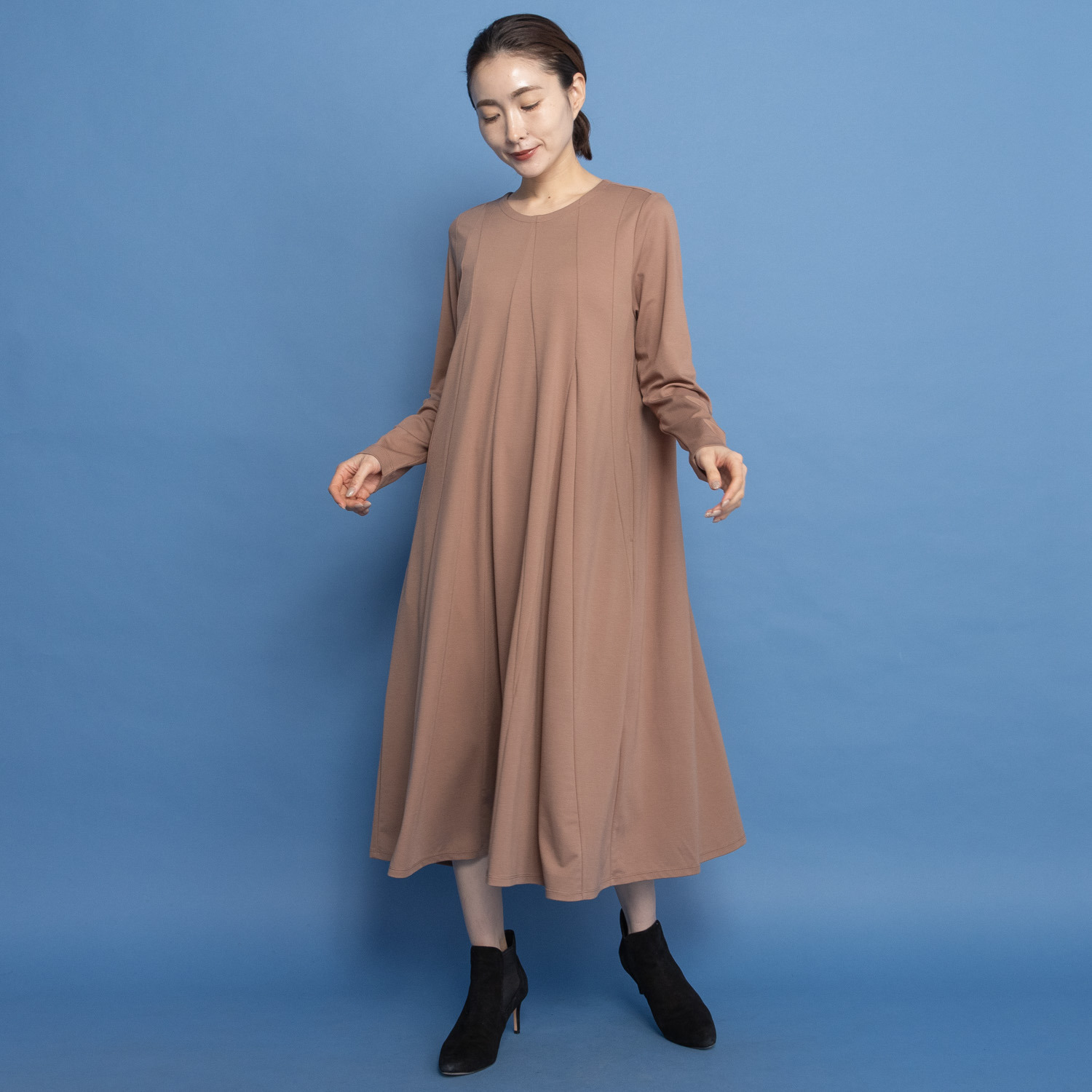 ヤエアジュテ アシンメトリー＆フレアー 華やぐモードスタイル デザインワンピース