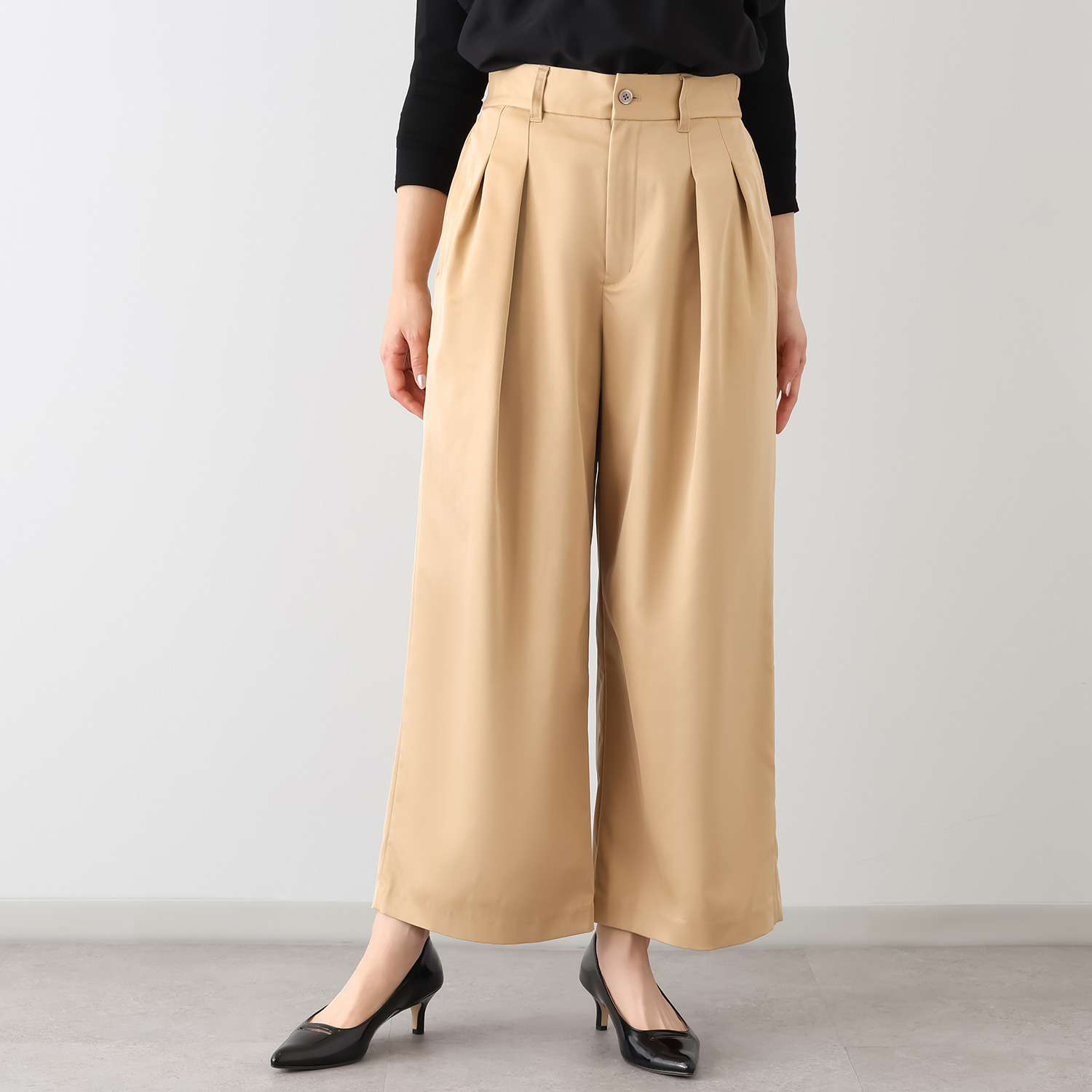 ヤエアジュテ カジュアルもキレイめも マルチに着こなす 上品モードなワイドパンツ