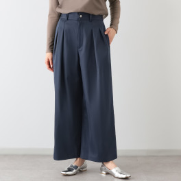 ヤエアジュテ カジュアルもキレイめも マルチに着こなす 上品モードなワイドパンツ