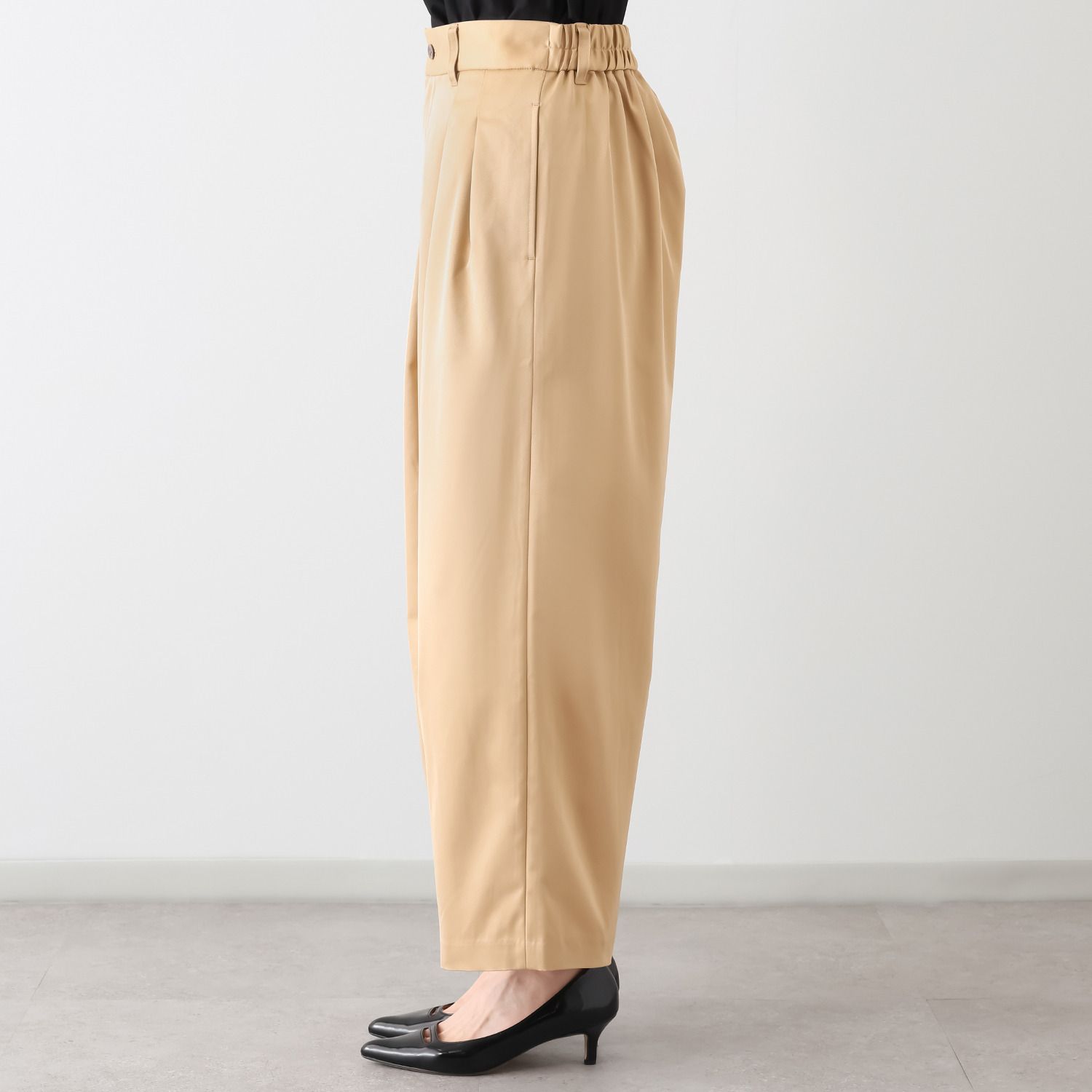 ヤエアジュテ カジュアルもキレイめも マルチに着こなす 上品モードなワイドパンツ