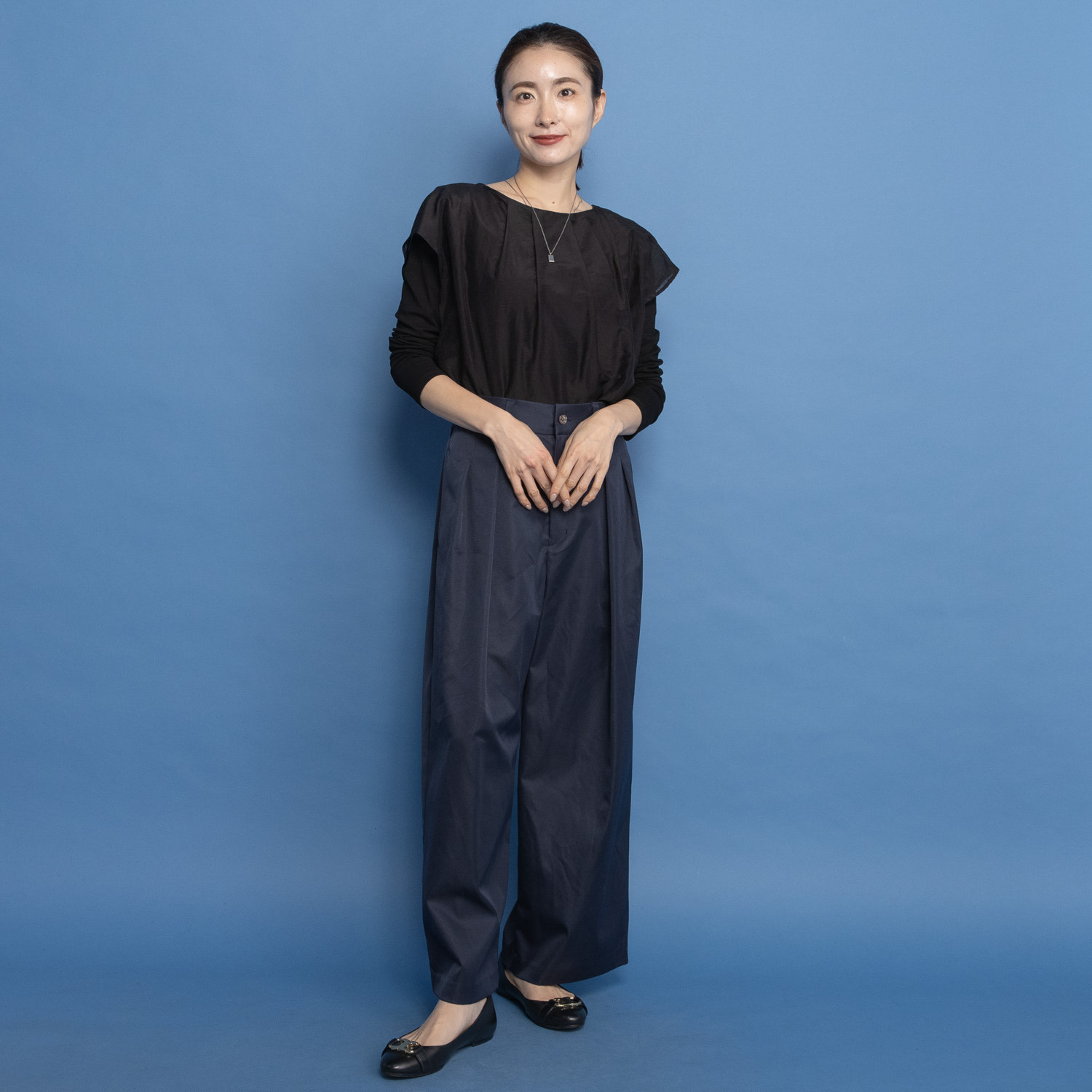 ヤエアジュテ カジュアルもキレイめも マルチに着こなす 上品モードなワイドパンツ