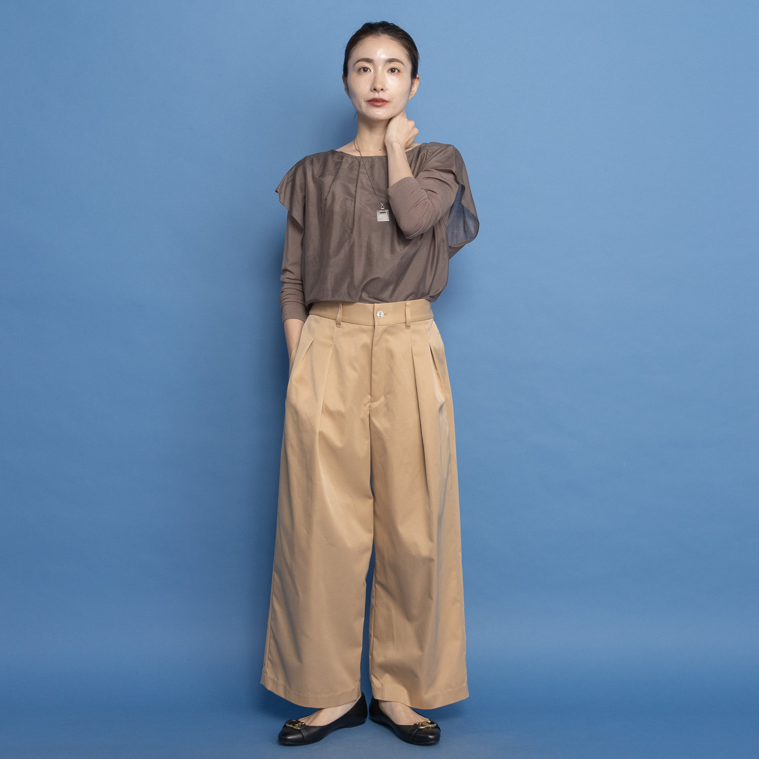 ヤエアジュテ カジュアルもキレイめも マルチに着こなす 上品モードなワイドパンツ
