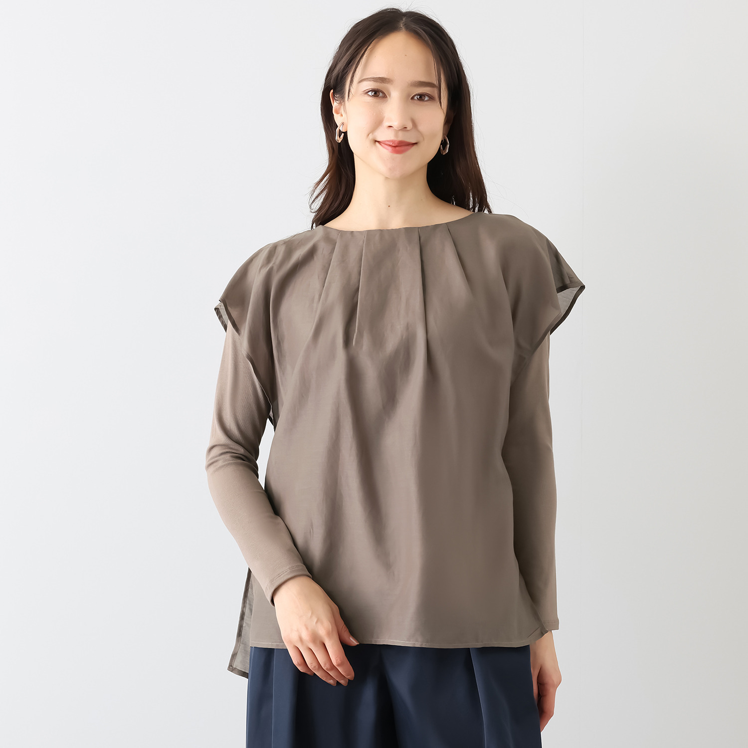 ヤエアジュテ 大人の品格で着こなす レイヤードで安心 シアーコンビブラウス