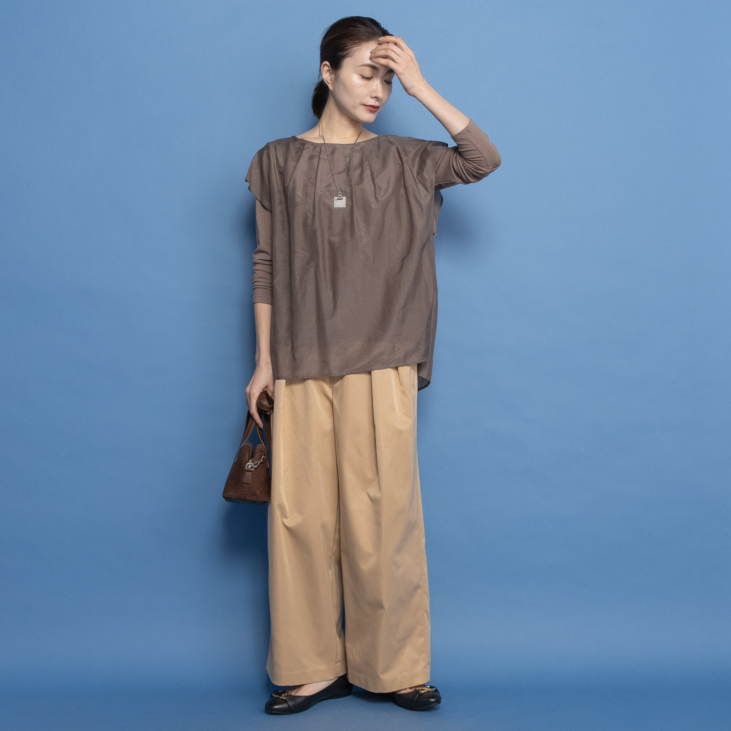 ヤエアジュテ 大人の品格で着こなす レイヤードで安心 シアーコンビブラウス