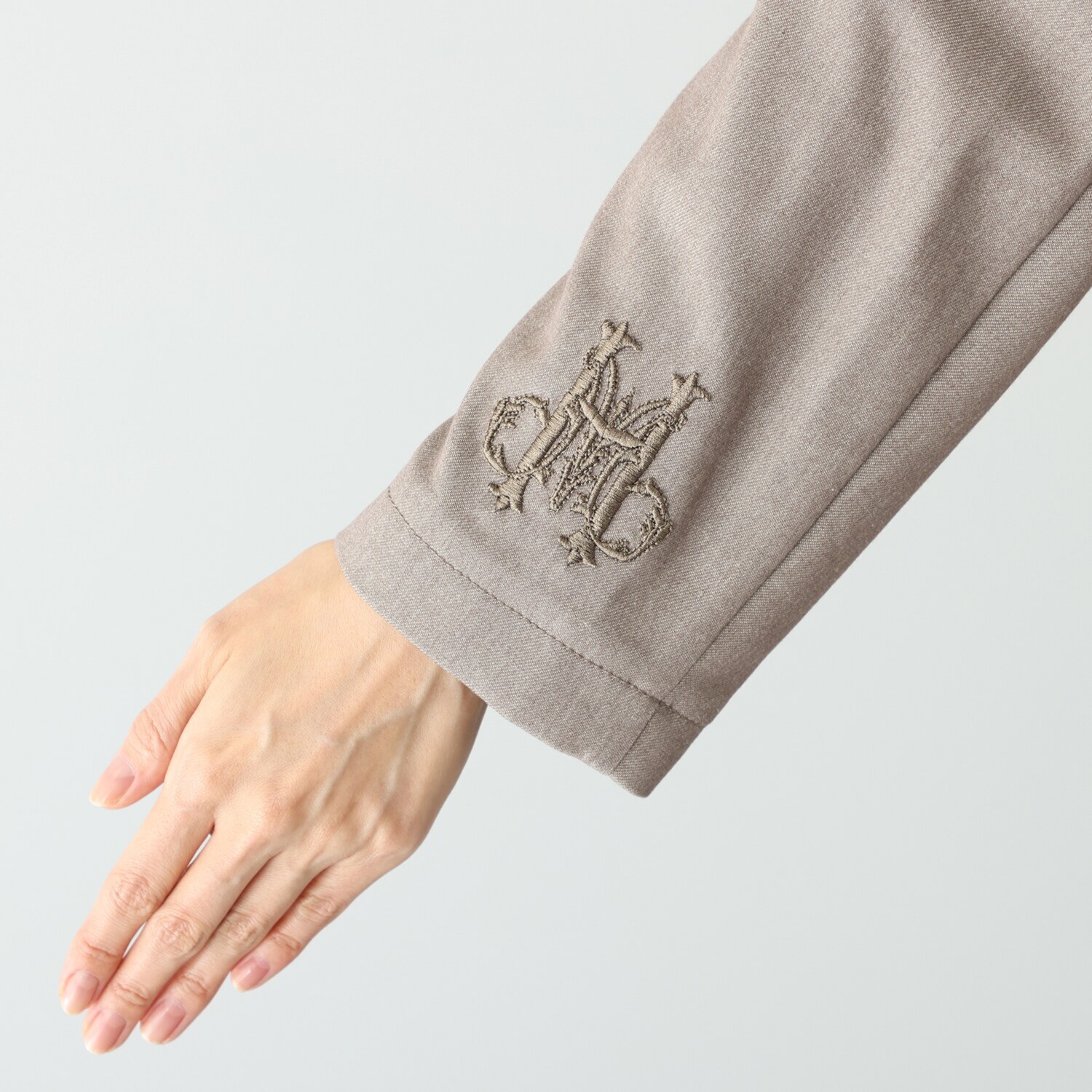 オルテンジア スリーブエンブレム ノーカラージャケット