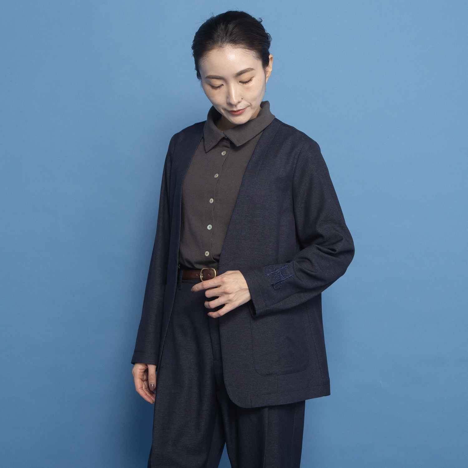 オルテンジア スリーブエンブレム ノーカラージャケット