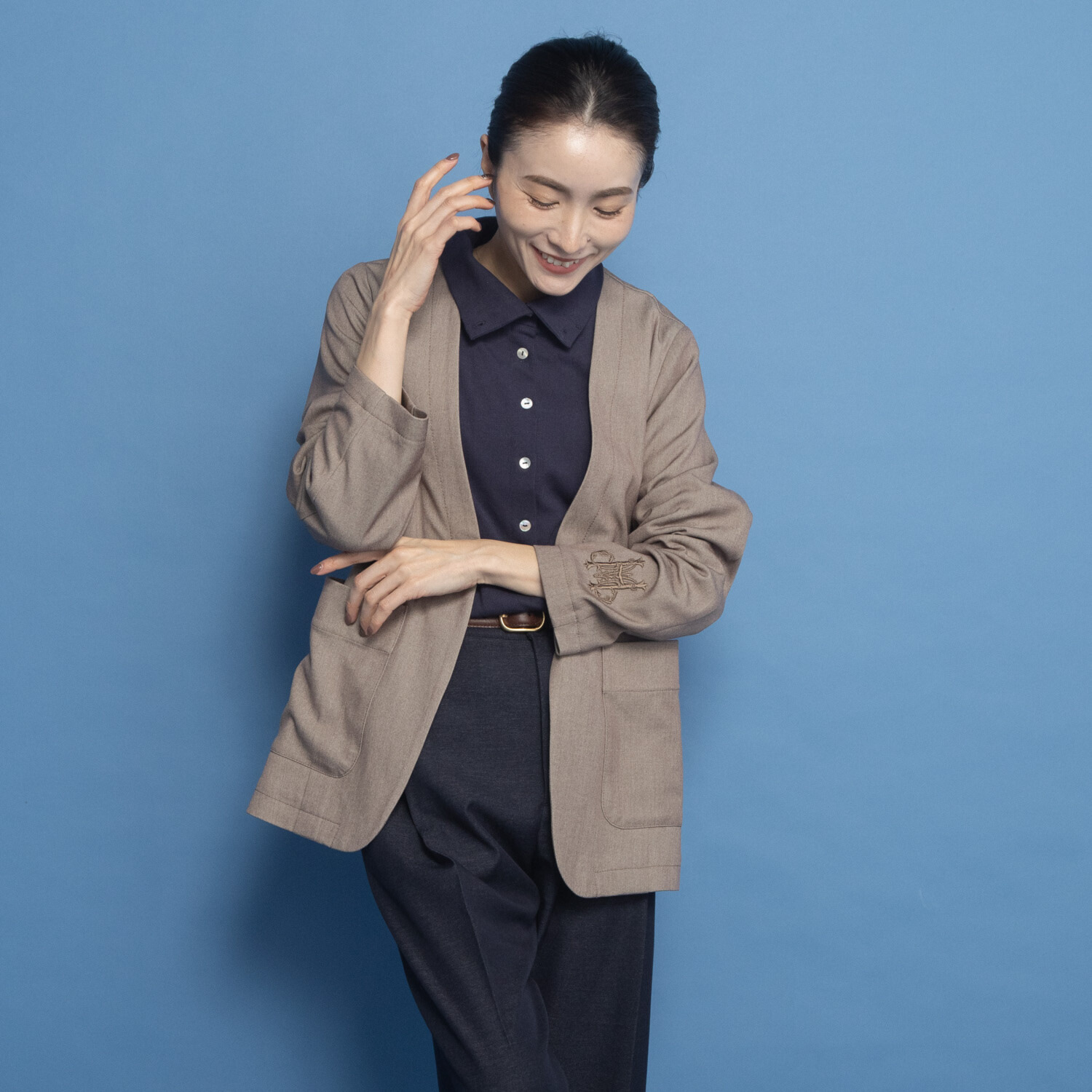 オルテンジア スリーブエンブレム ノーカラージャケット