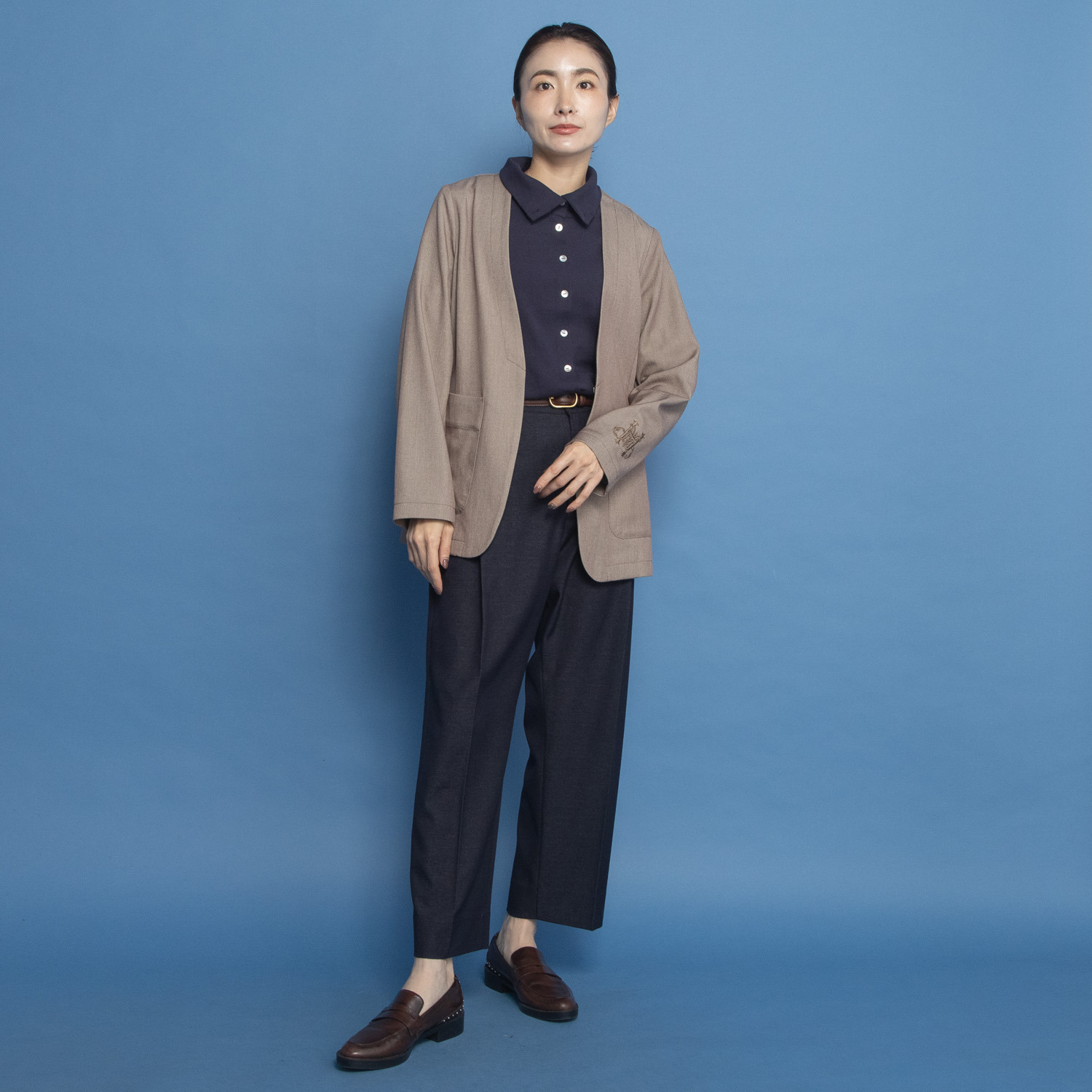 オルテンジア スリーブエンブレム ノーカラージャケット