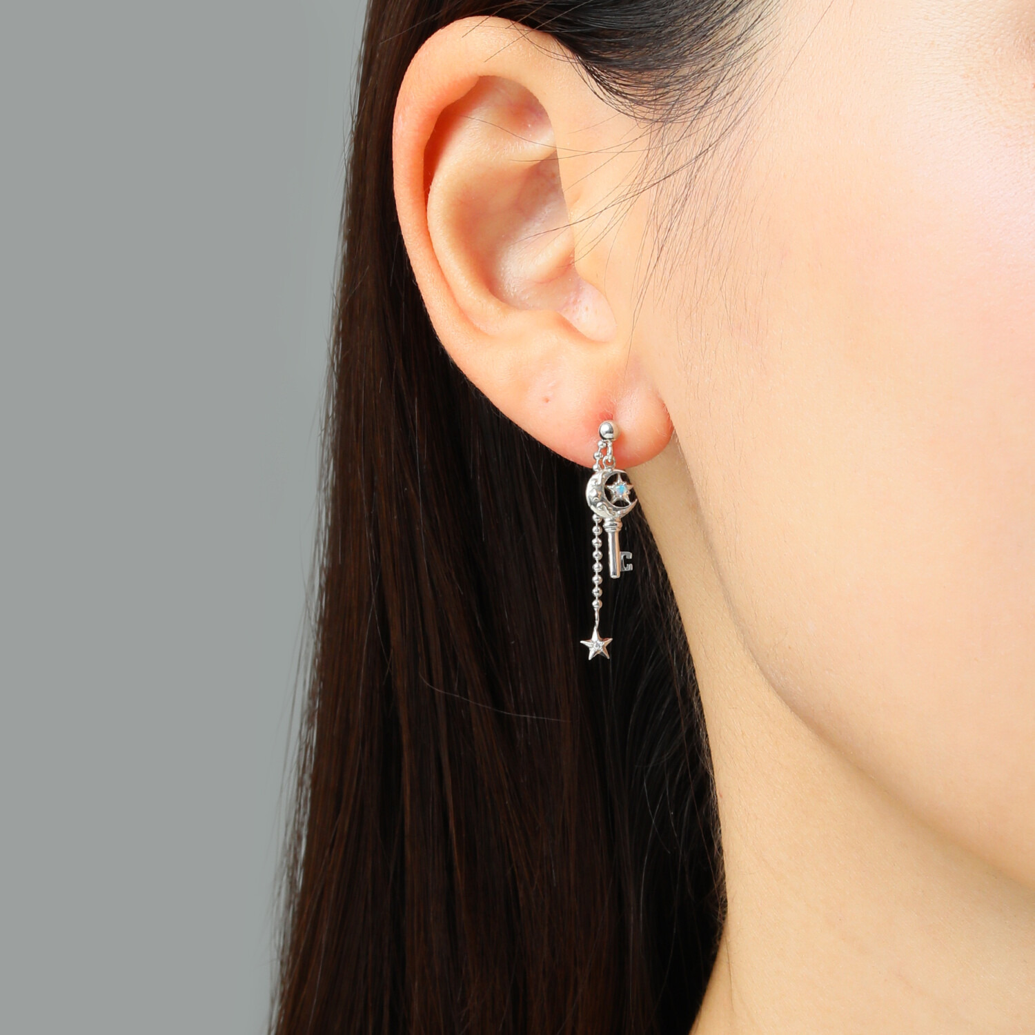 ドルチェモダール シルバー オパール＆ＣＺ 鍵モティーフ 星月チャームピアス