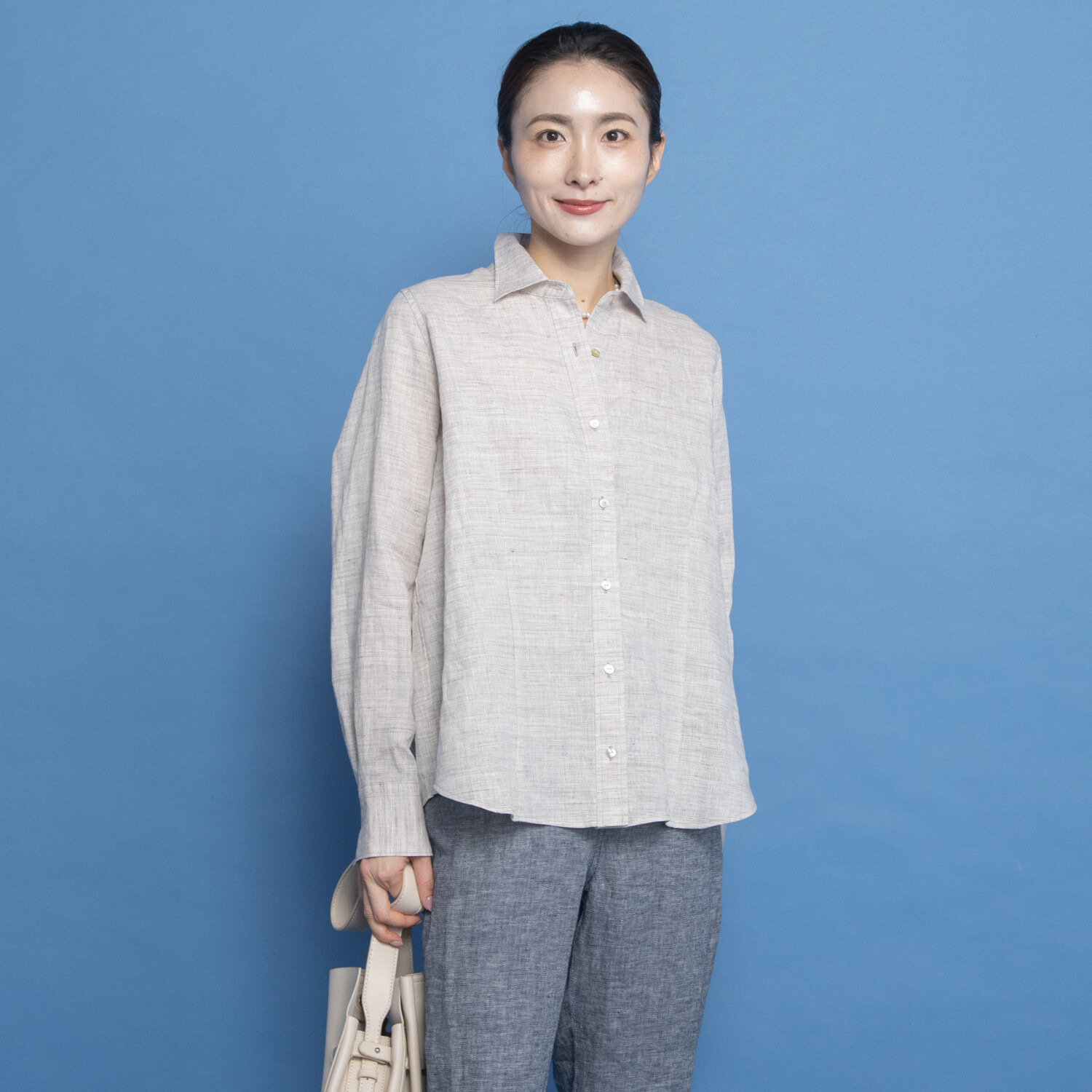 レア　ジェム リネントップ素材を 爽やかに涼やかに装う 上質シンプルブラウス