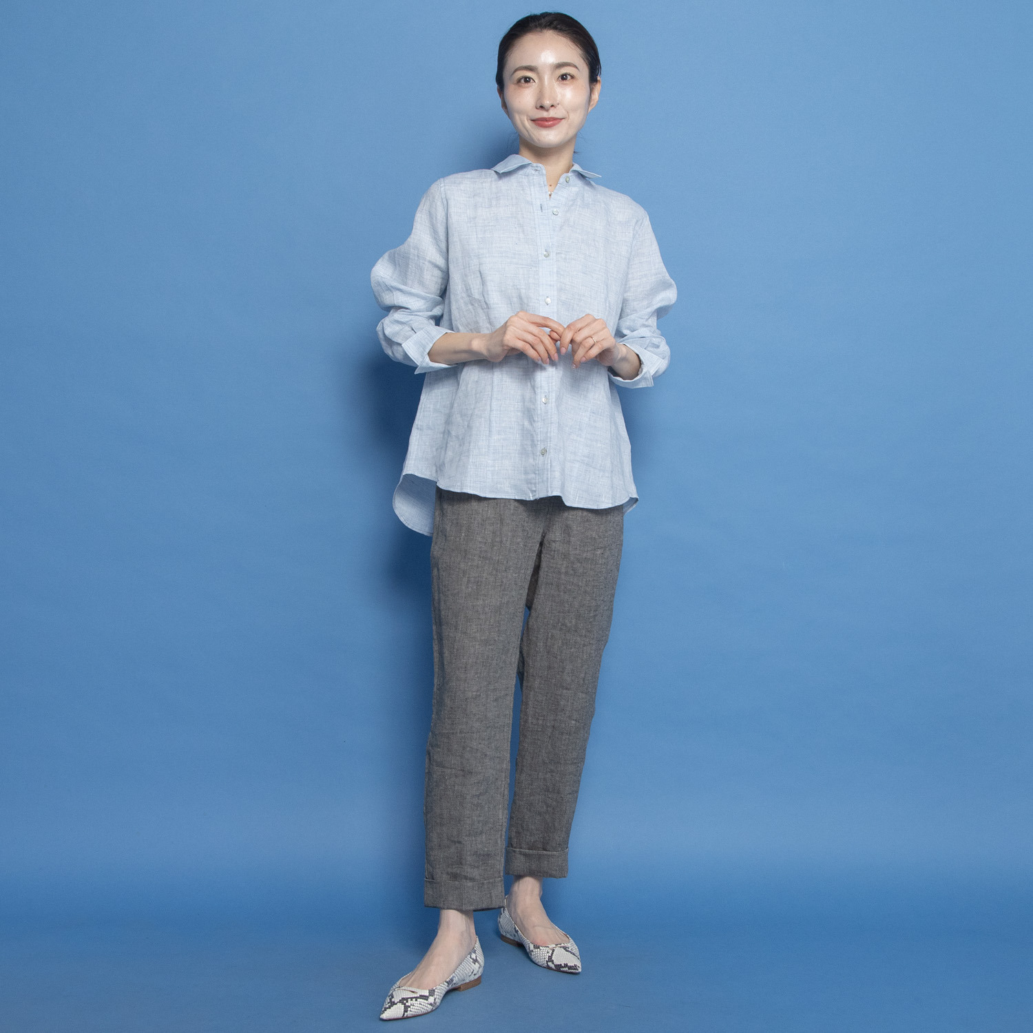 レア　ジェム リネントップ素材を 爽やかに涼やかに装う 上質シンプルブラウス