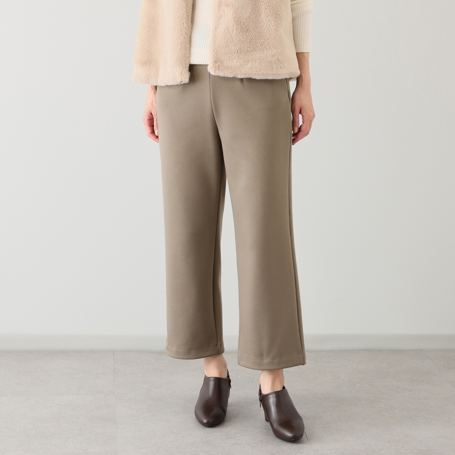 上質ごこち 暖麗エアリー ゆるふわストレートパンツ ＜股下６２ｃｍ＞