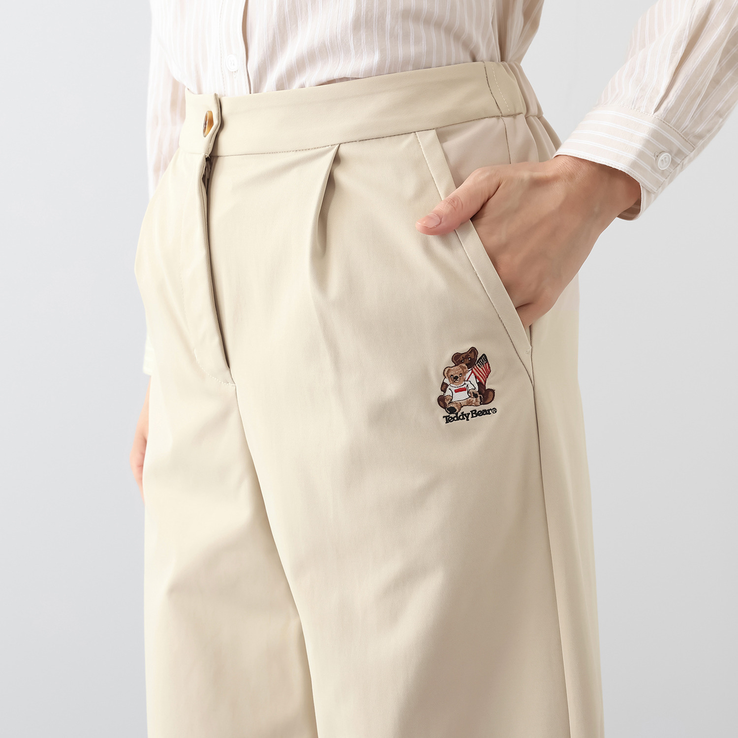 テディベア ワンポイントアクセント テディベア刺しゅう タックパンツ