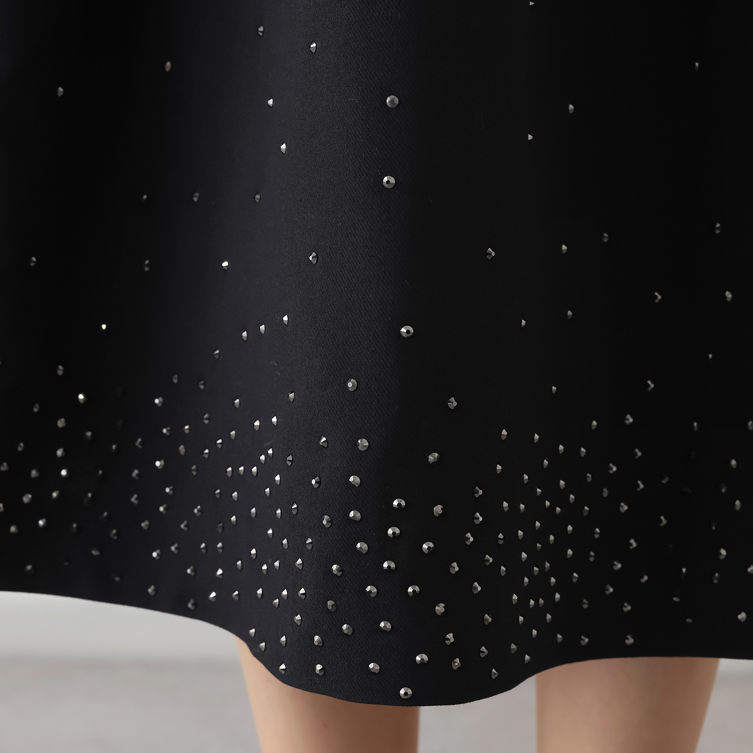 クリス・セリーン ラインストーンの グラデーションが煌めく タックスカート