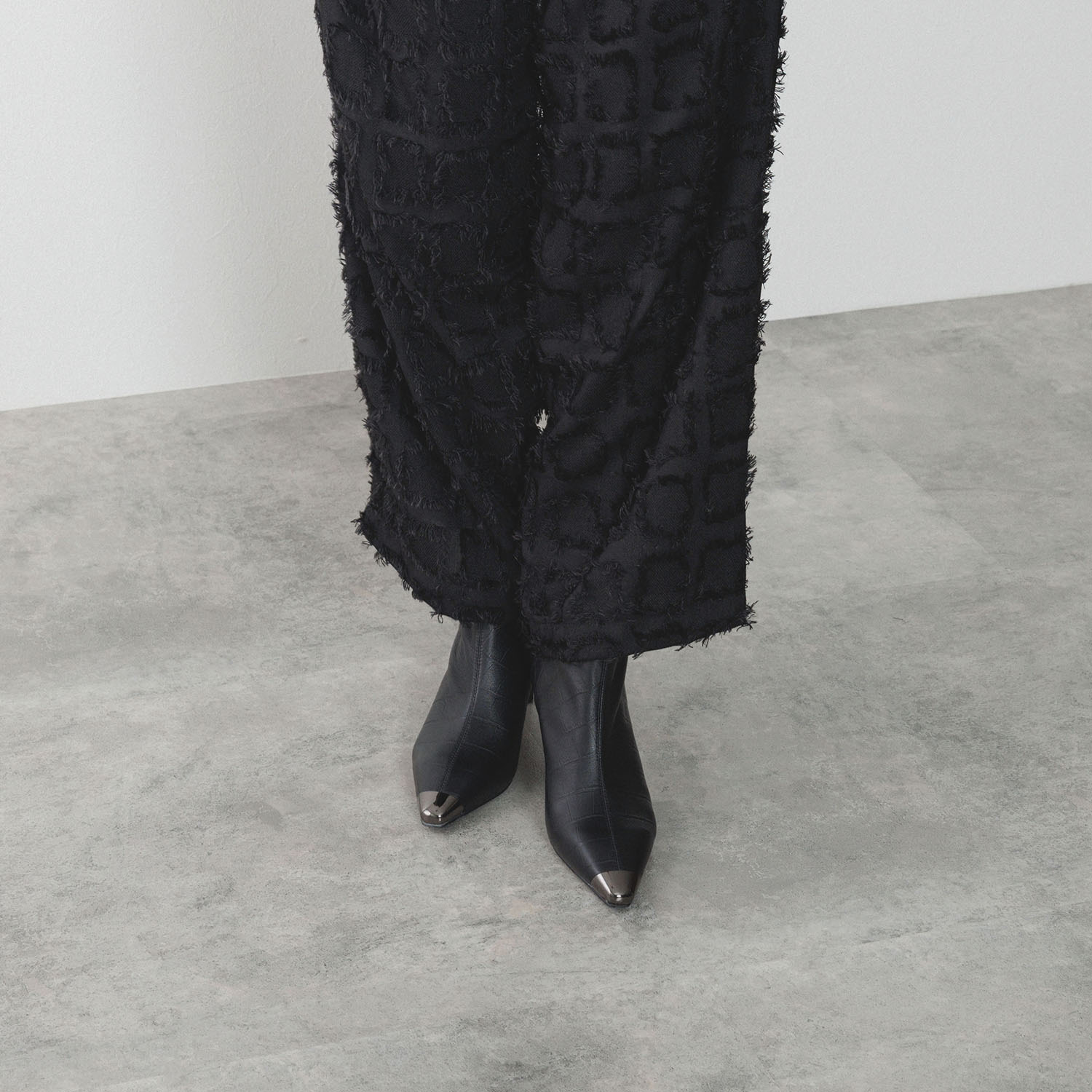 ニカル トゥキャップ ベルトデザイン ヒールショートブーツ