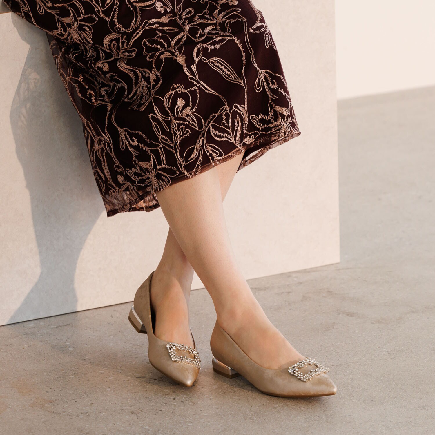 ニカル スクエアビジュウ モティーフ パンプス