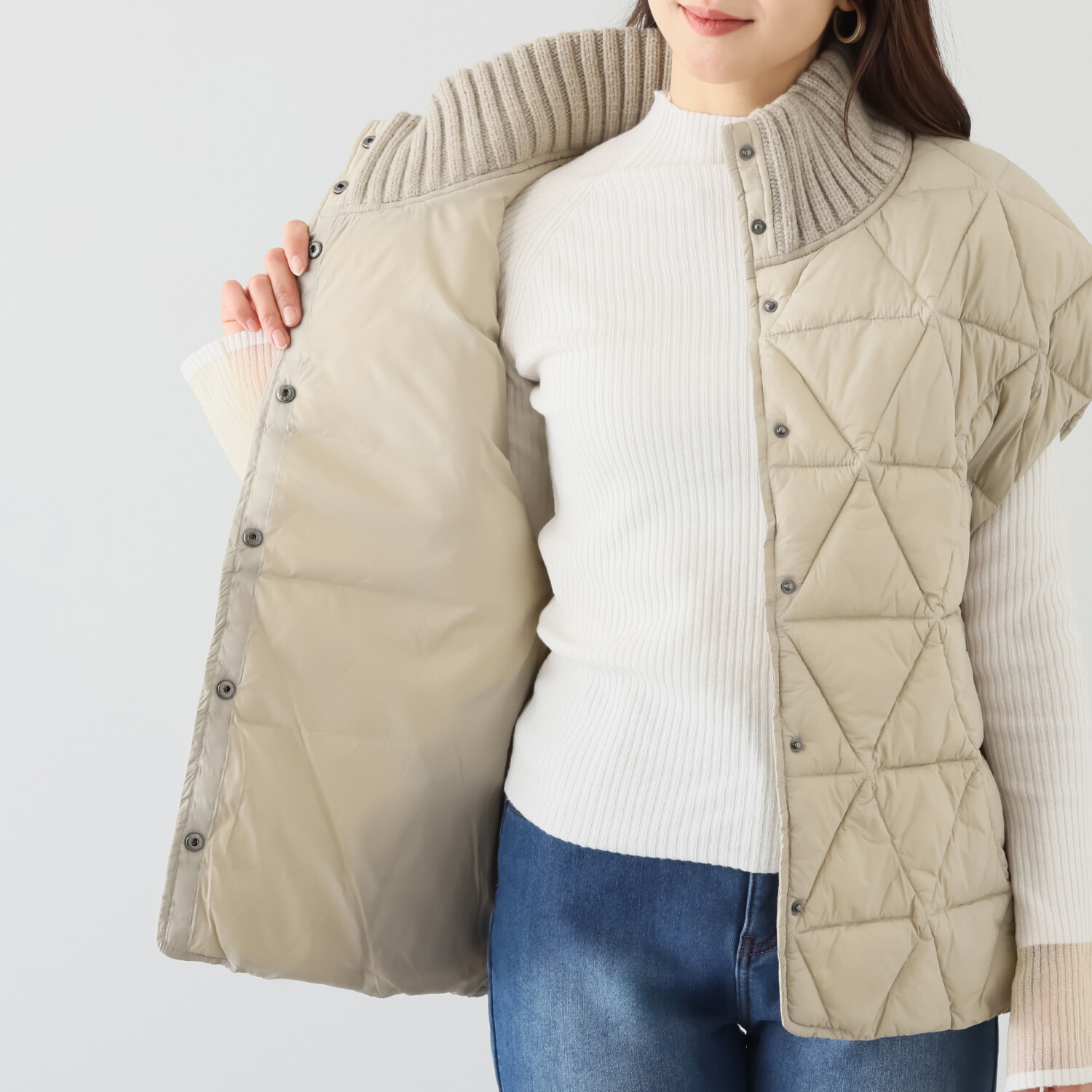 イシカワラボ★ヒトミ ファイバーダウン ネックリブアクセント ショール風ジレ