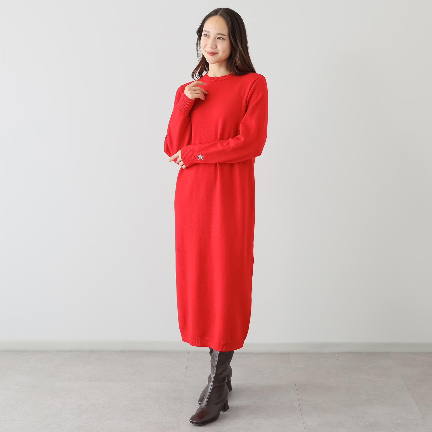 イシカワラボ★ヒトミ 星刺しゅうアクセント ボクシーなラインの ニットワンピース