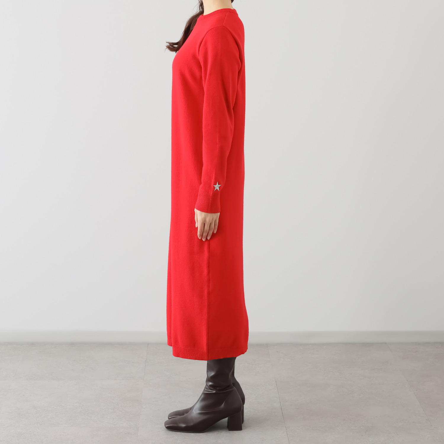 イシカワラボ★ヒトミ 星刺しゅうアクセント ボクシーなラインの ニットワンピース