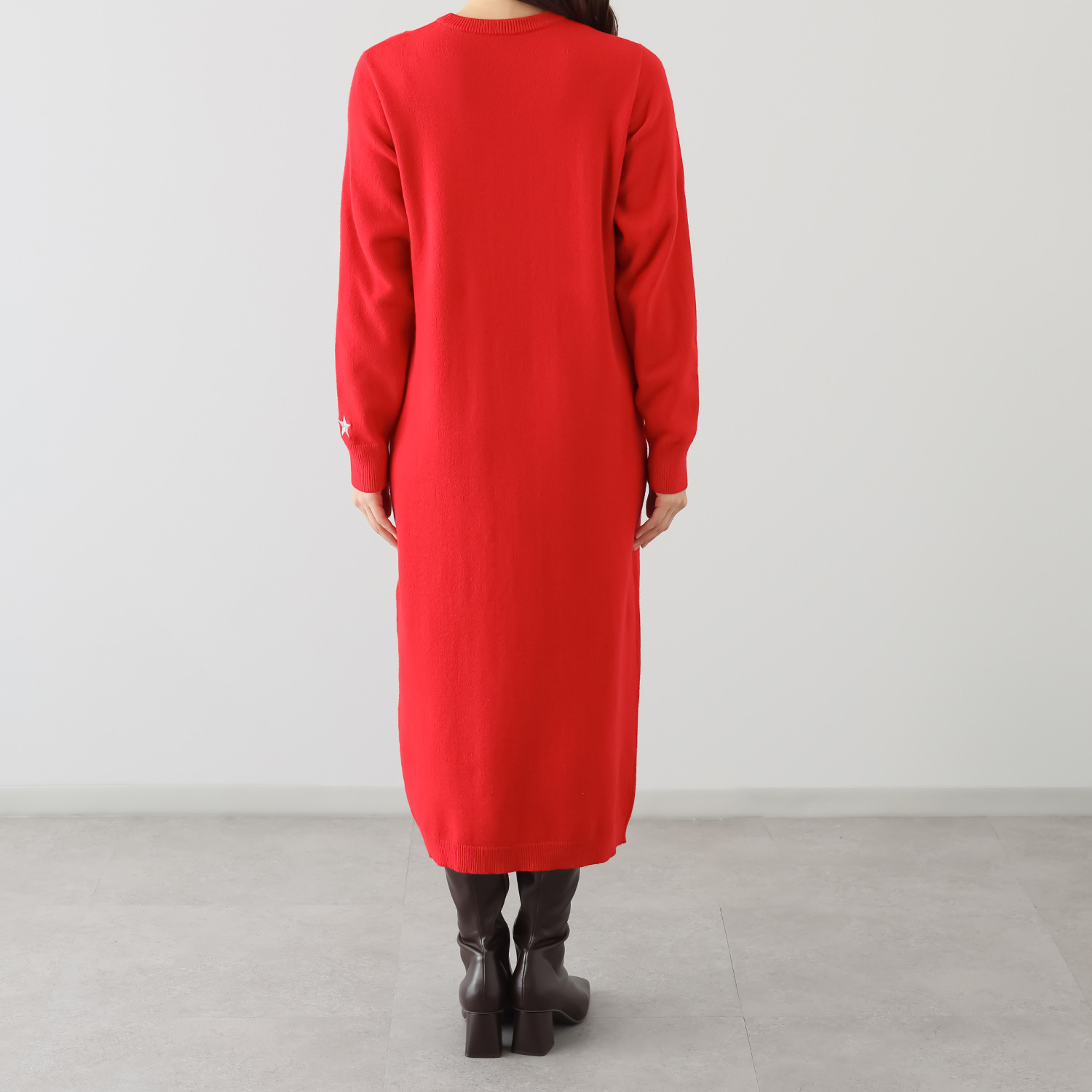 イシカワラボ★ヒトミ 星刺しゅうアクセント ボクシーなラインの ニットワンピース