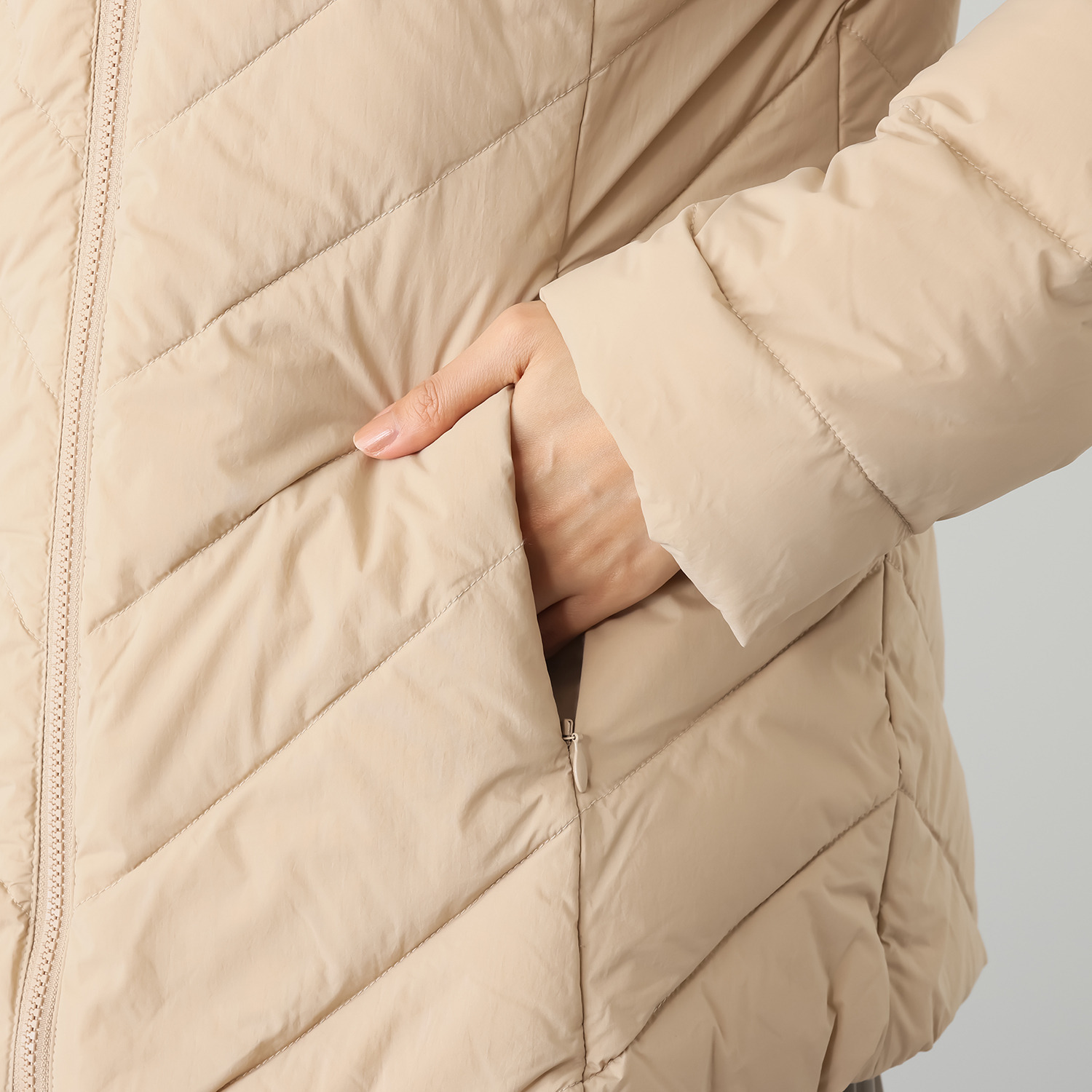 スプーム スタイリッシュ 軽量ダウンジャケット