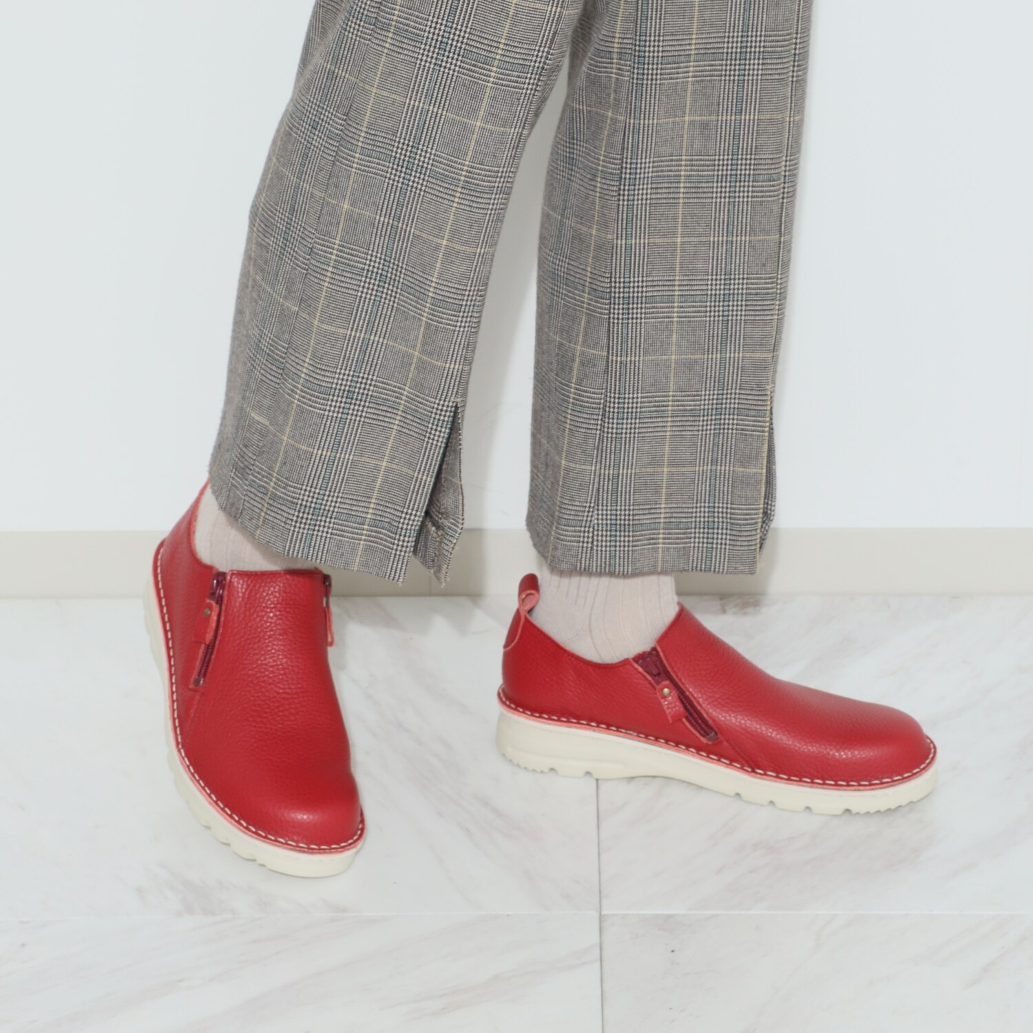 ＪＳハートレーベル ＜日本製＞ はっ水姫路レザー ダブルファスナーで楽ちん ゆったり４Ｅ軽量シューズ